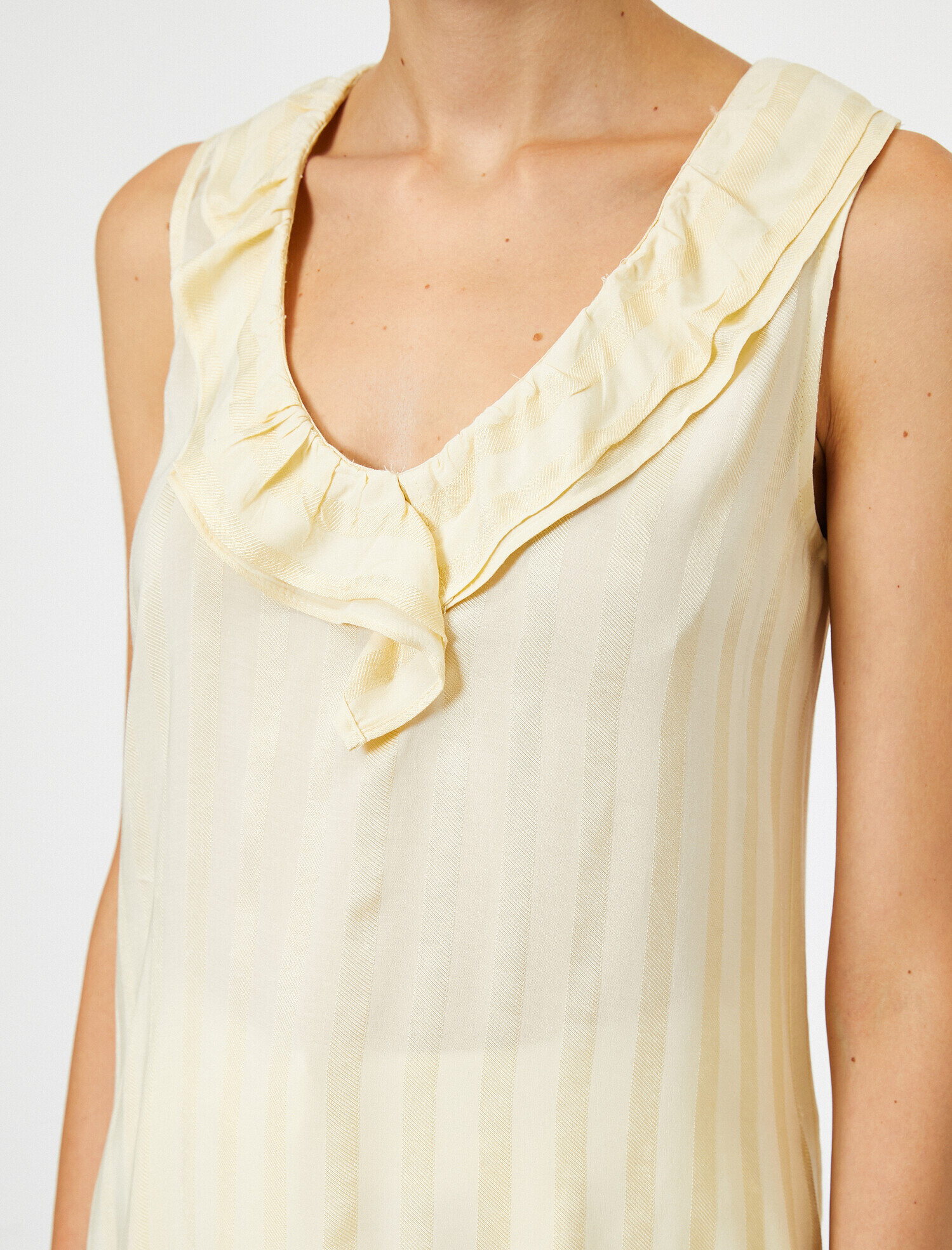   Kolsuz Fırfırlı Bluz