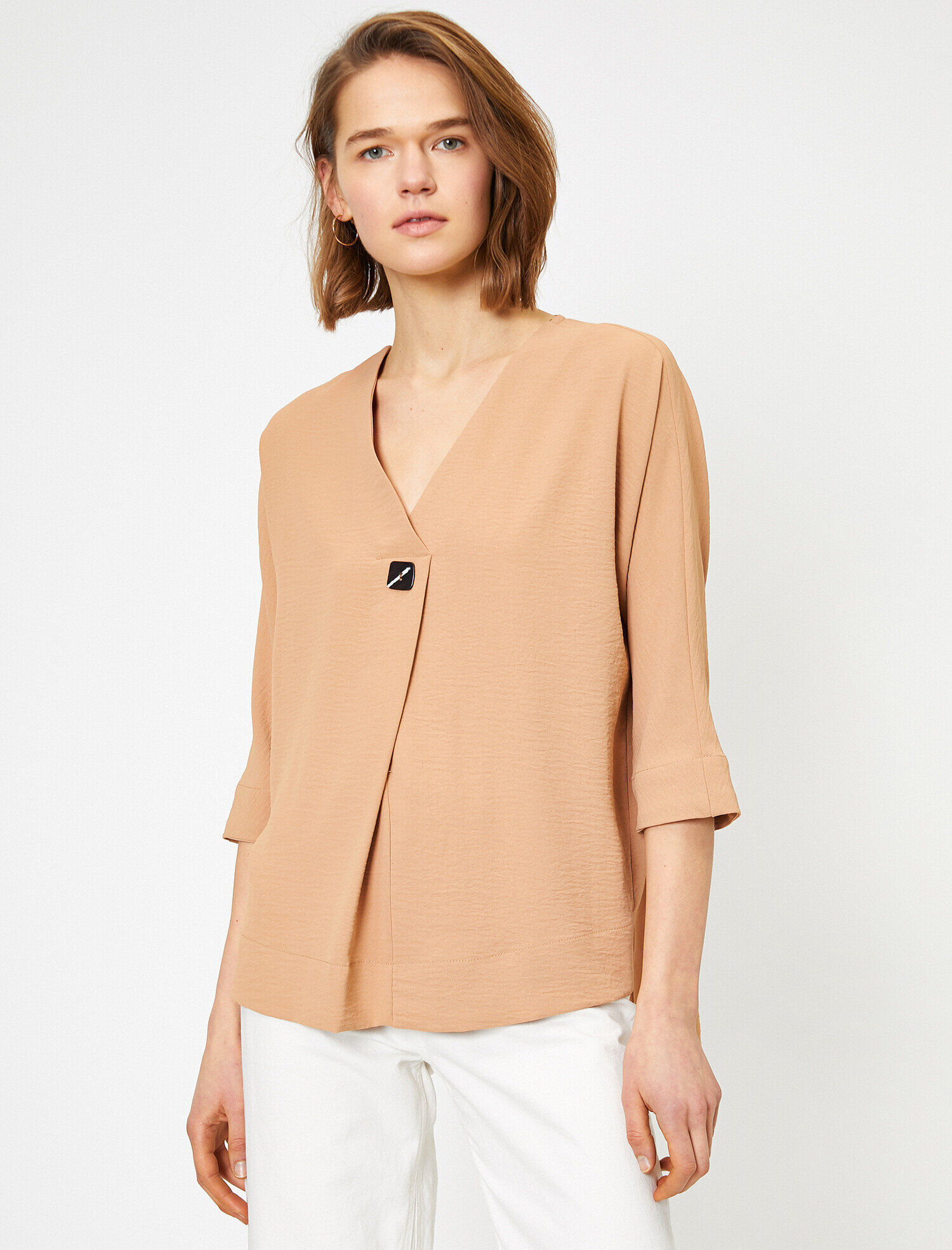   Düğme Detaylı Dökümlü Bluz