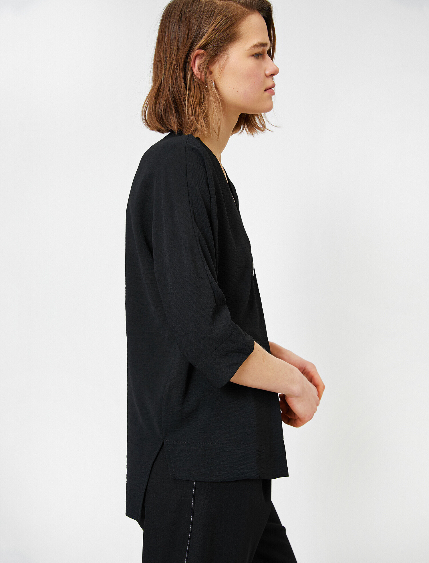   Düğme Detaylı Dökümlü Bluz