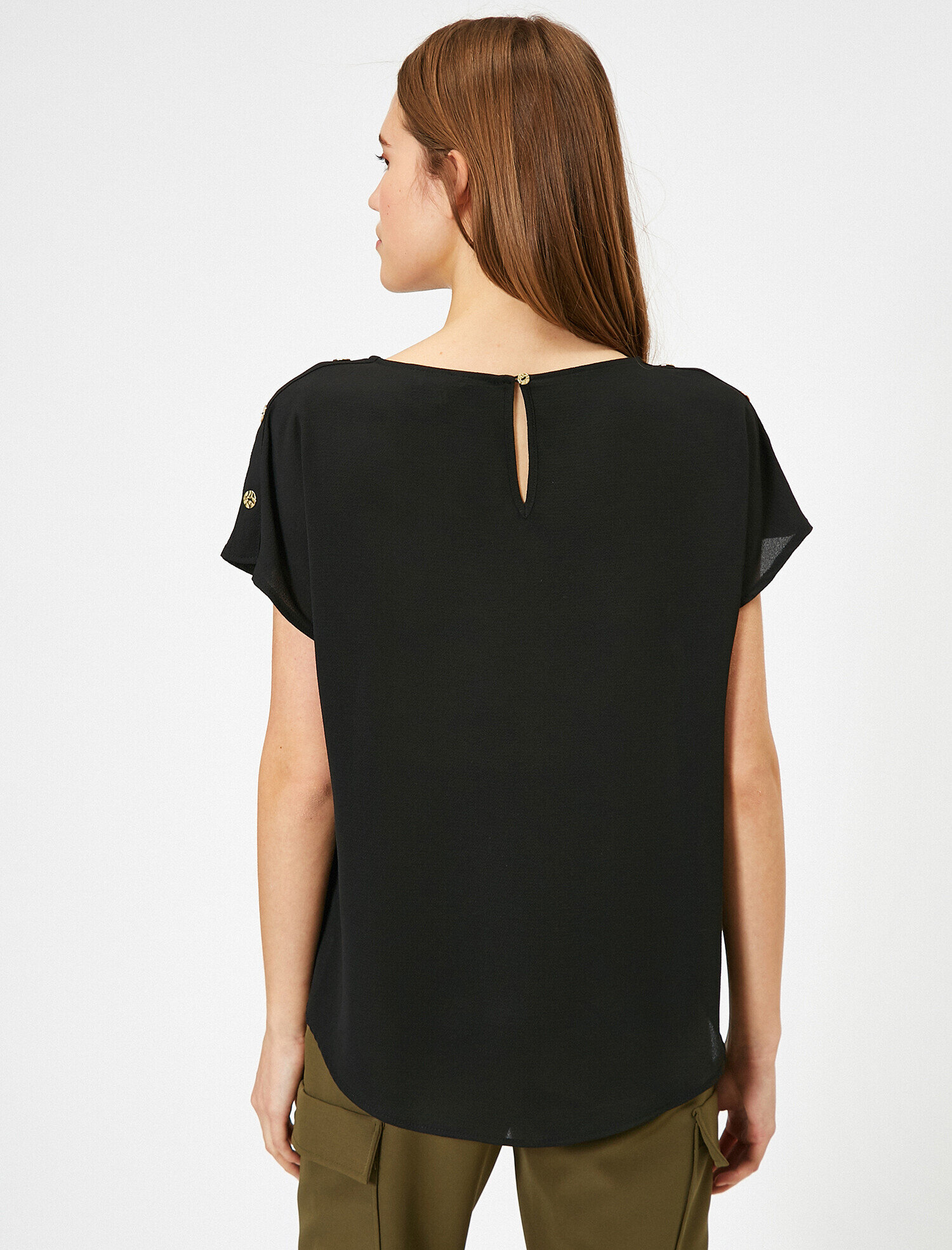   Omuzda Düğme Detaylı Siyah Bluz