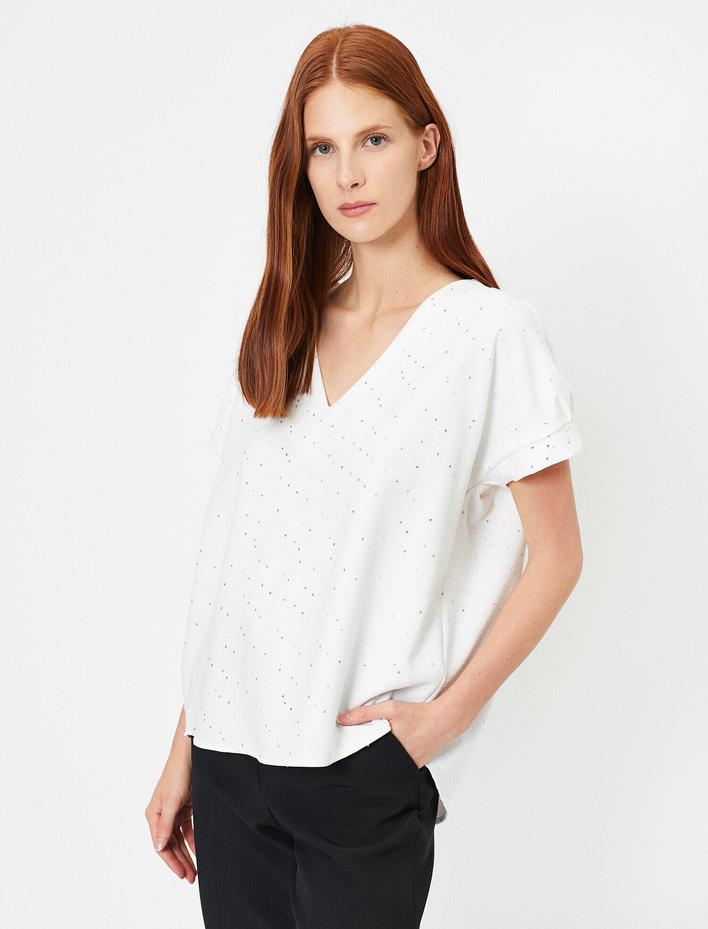  V Yaka Pul Detaylı Kısa Kollu Bluz