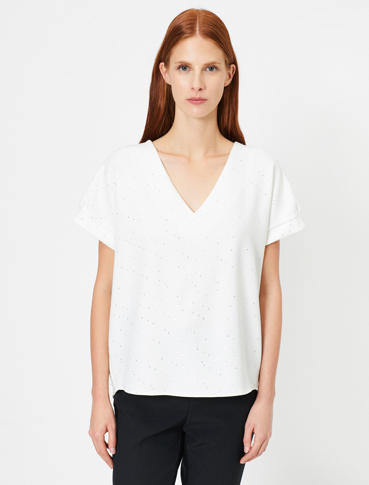   V Yaka Pul Detaylı Kısa Kollu Bluz