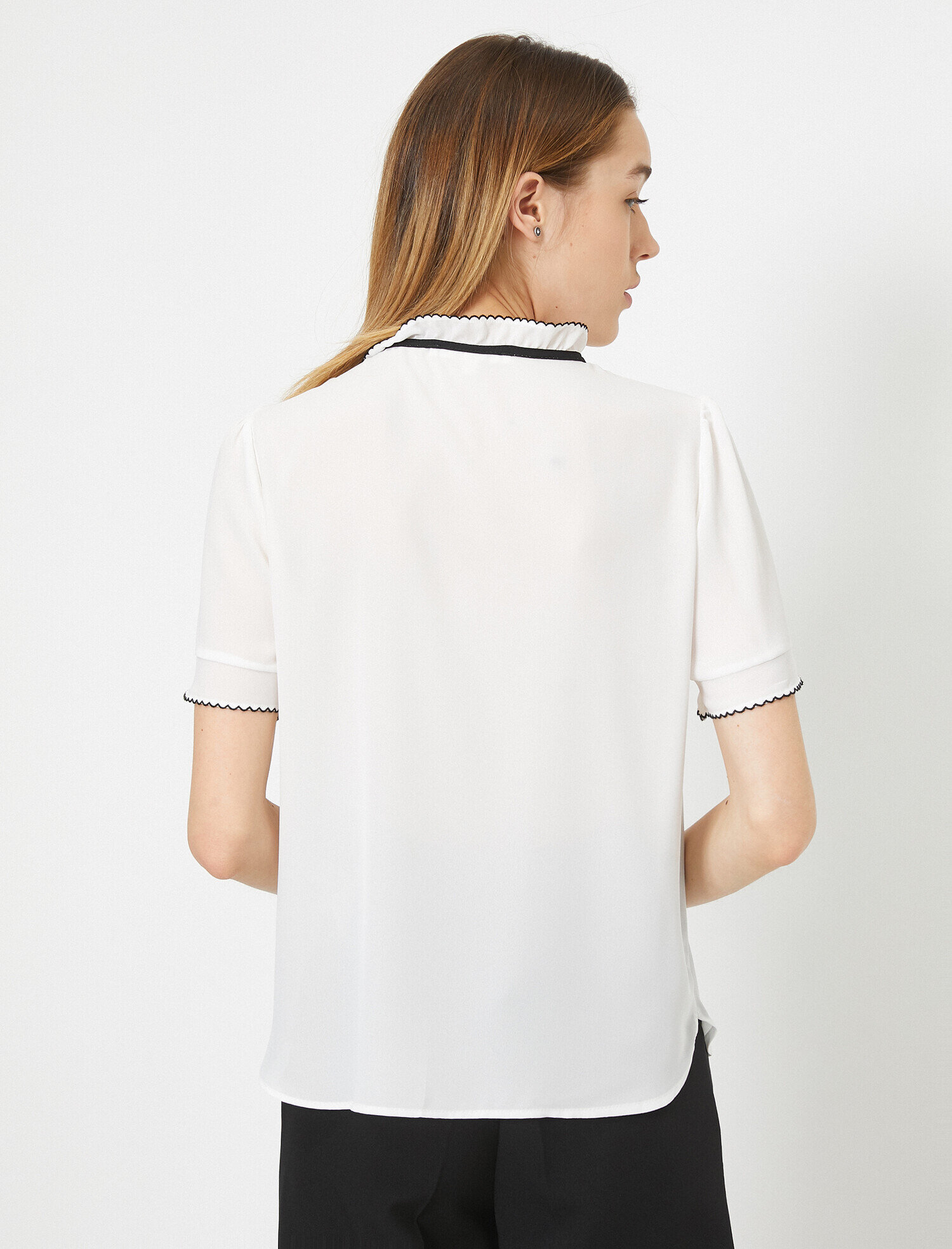   Yaka Bağlama Detaylı Kısa Kollu Bluz