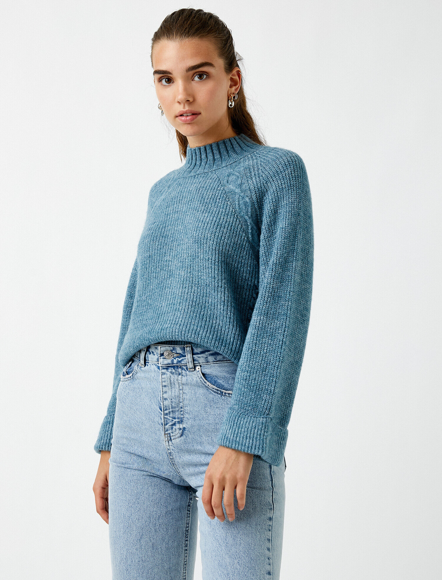   Yarım Balıkçı Yaka Kolları Geniş Triko Kazak