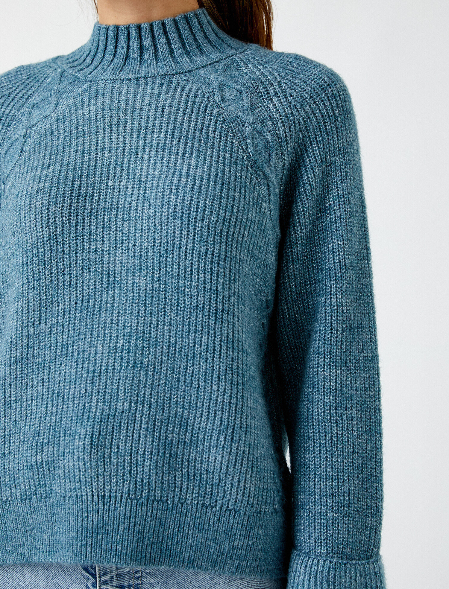   Yarım Balıkçı Yaka Kolları Geniş Triko Kazak