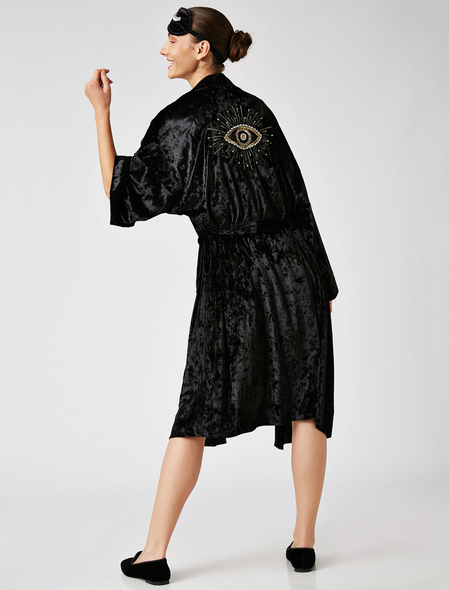   Kadife İşlemeli Sabahlık