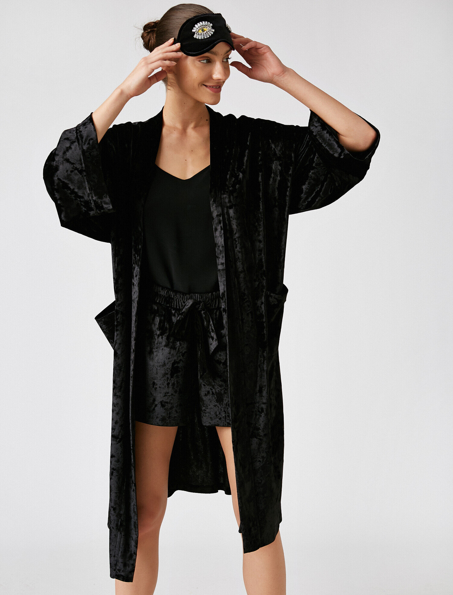   Kadife İşlemeli Sabahlık