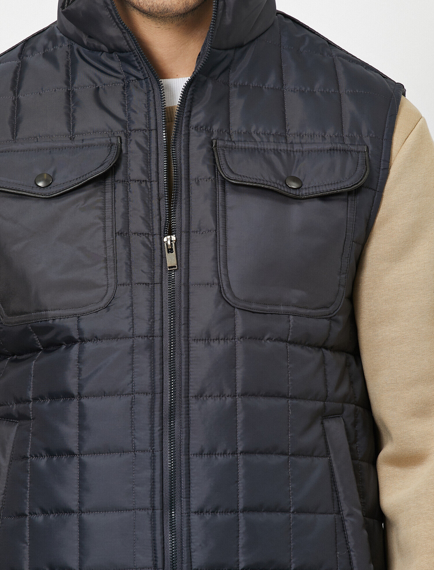   Cep Detaylı Fermuarlı Kapitoneli Yelek