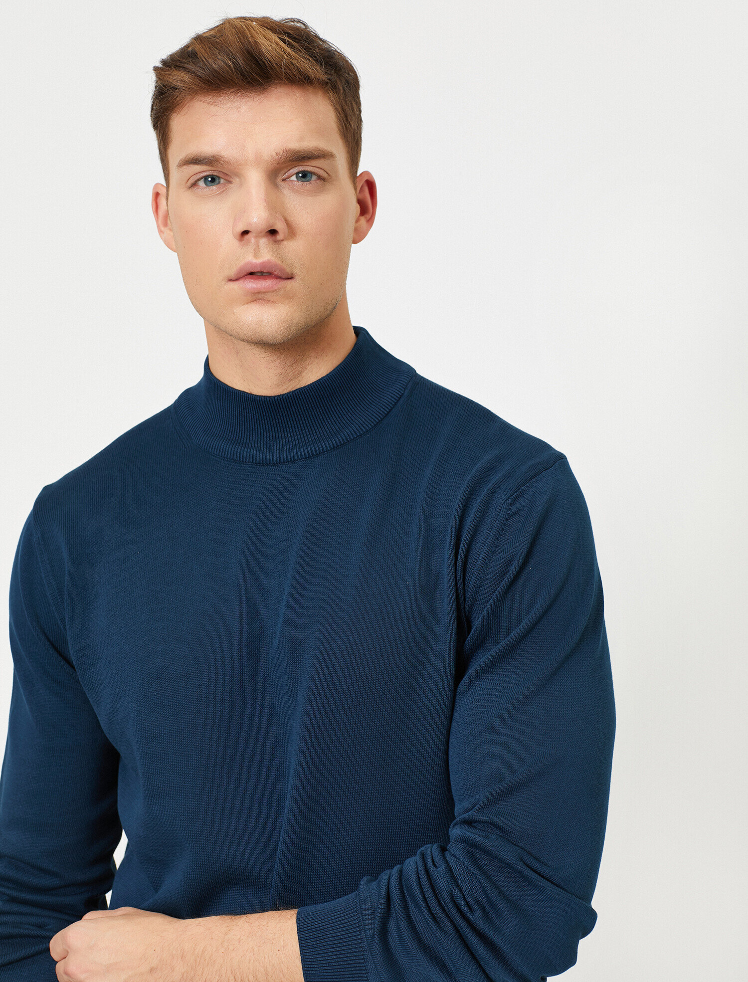   Yüksek Yaka Triko Kazak