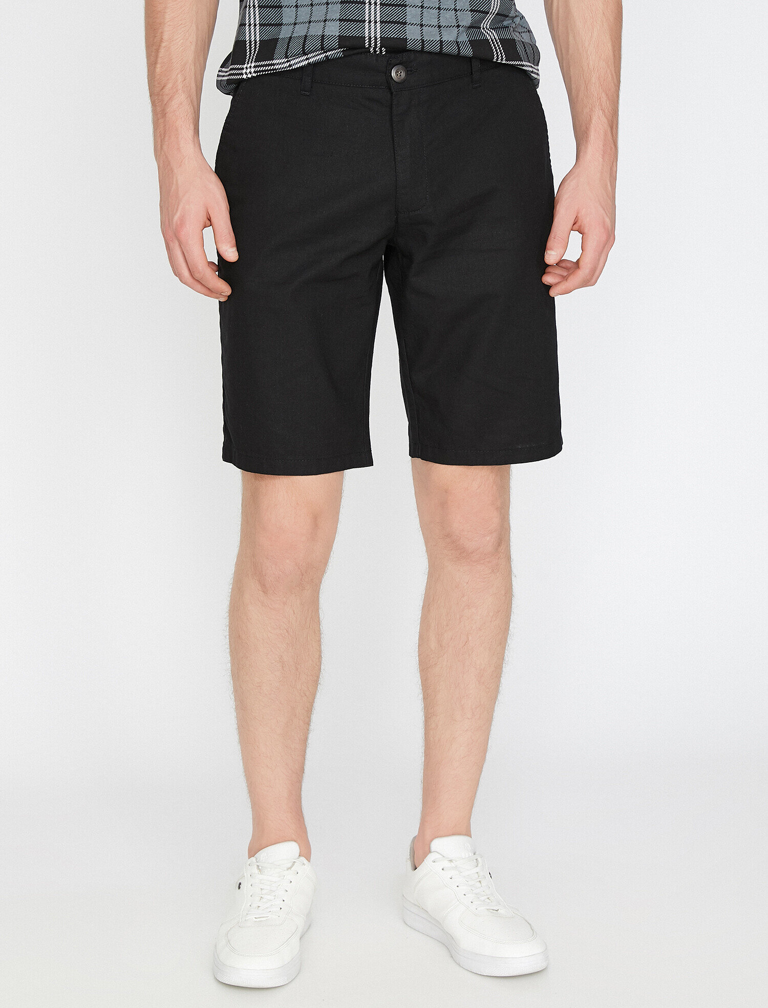   Cep Detaylı Dar Kesim Şort