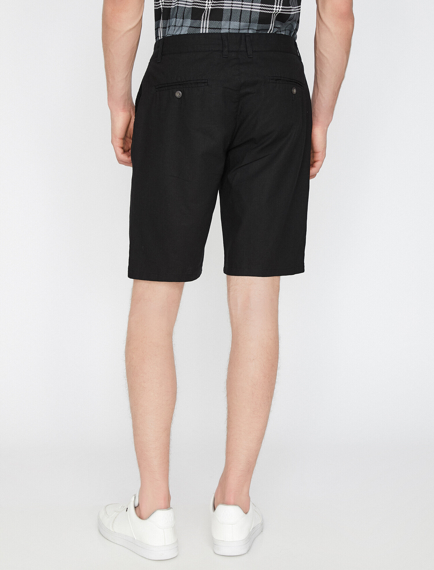   Cep Detaylı Dar Kesim Şort