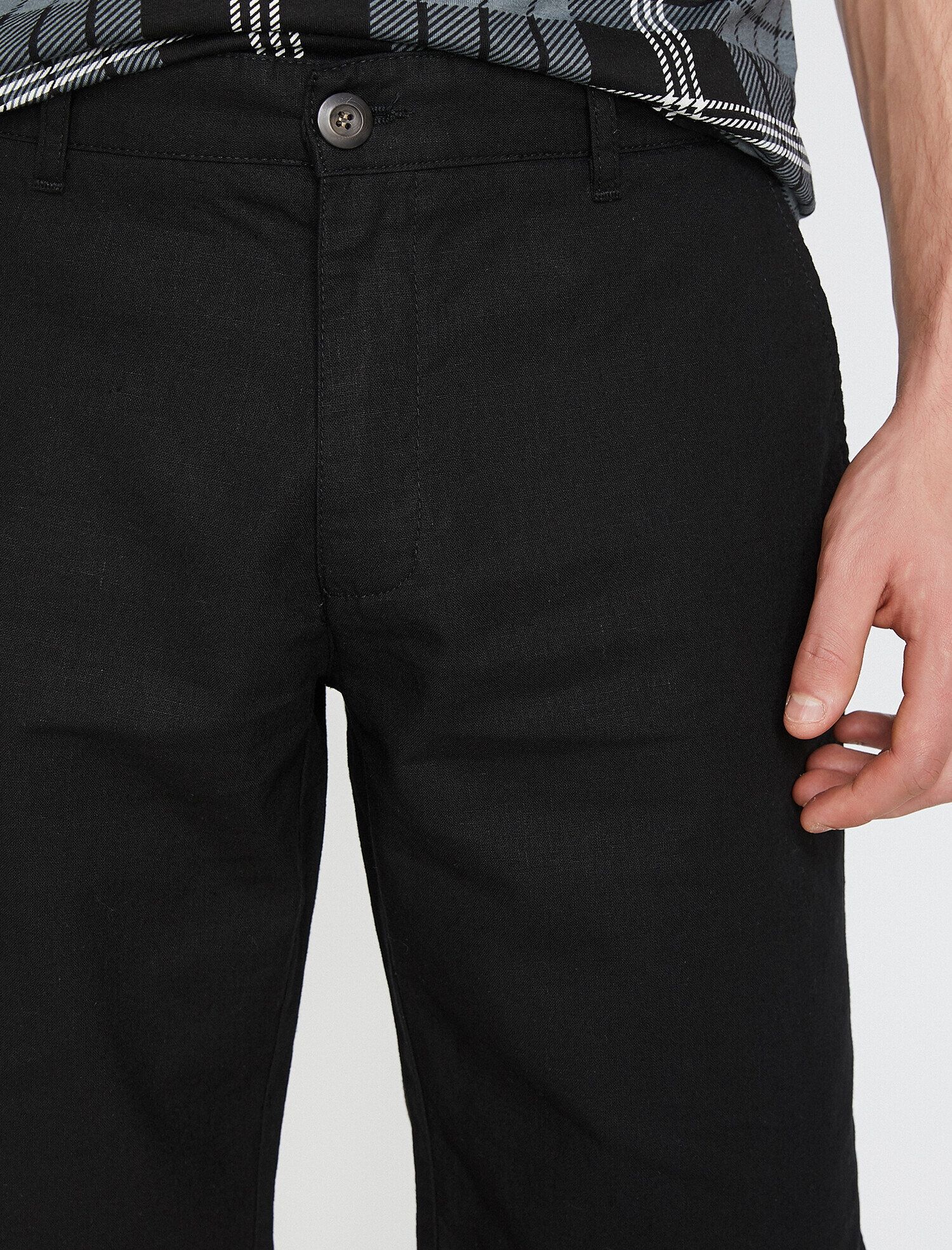   Cep Detaylı Dar Kesim Şort