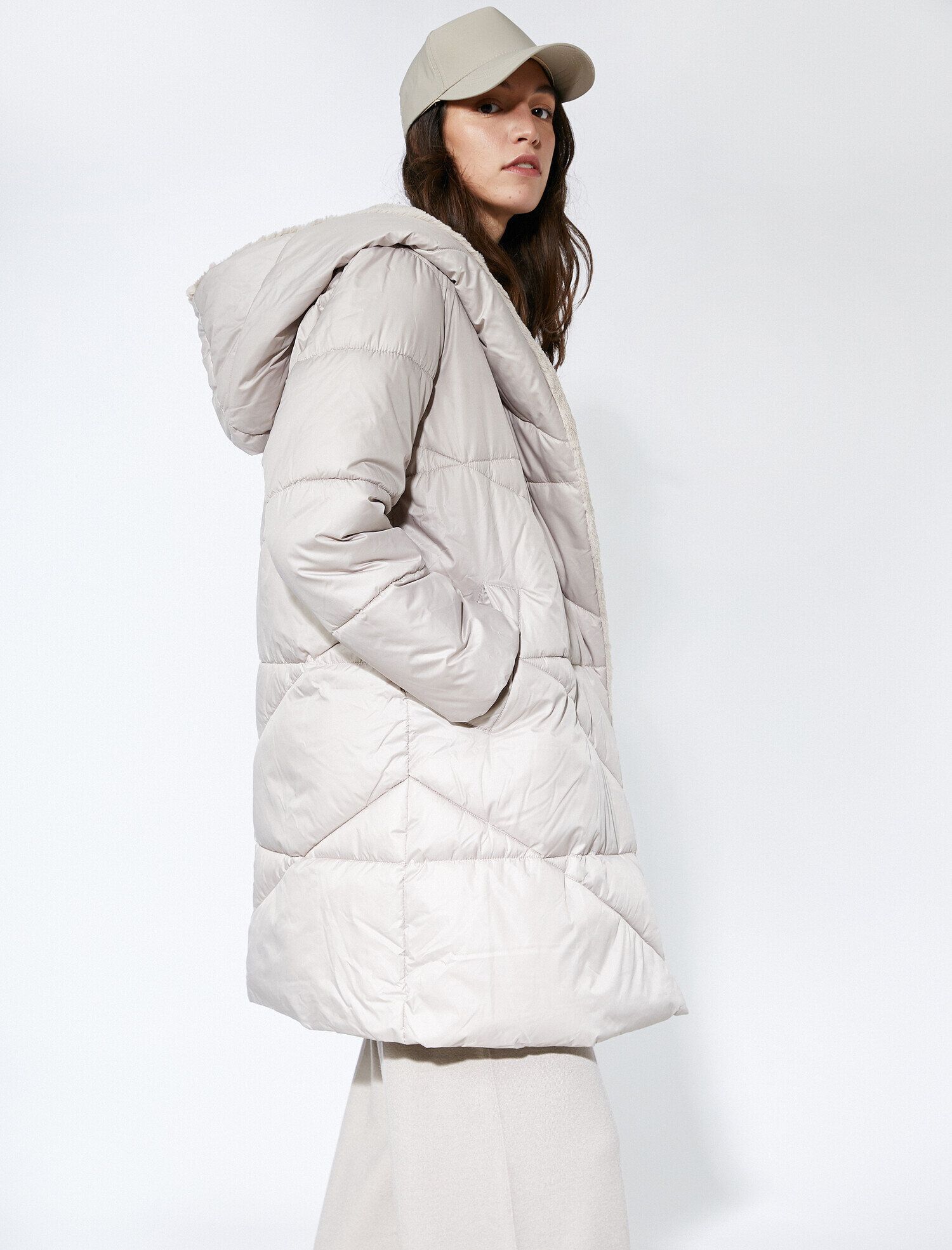   Kapüşonlu İçi Peluş Çıtçıtlı Oversize Şişme Mont