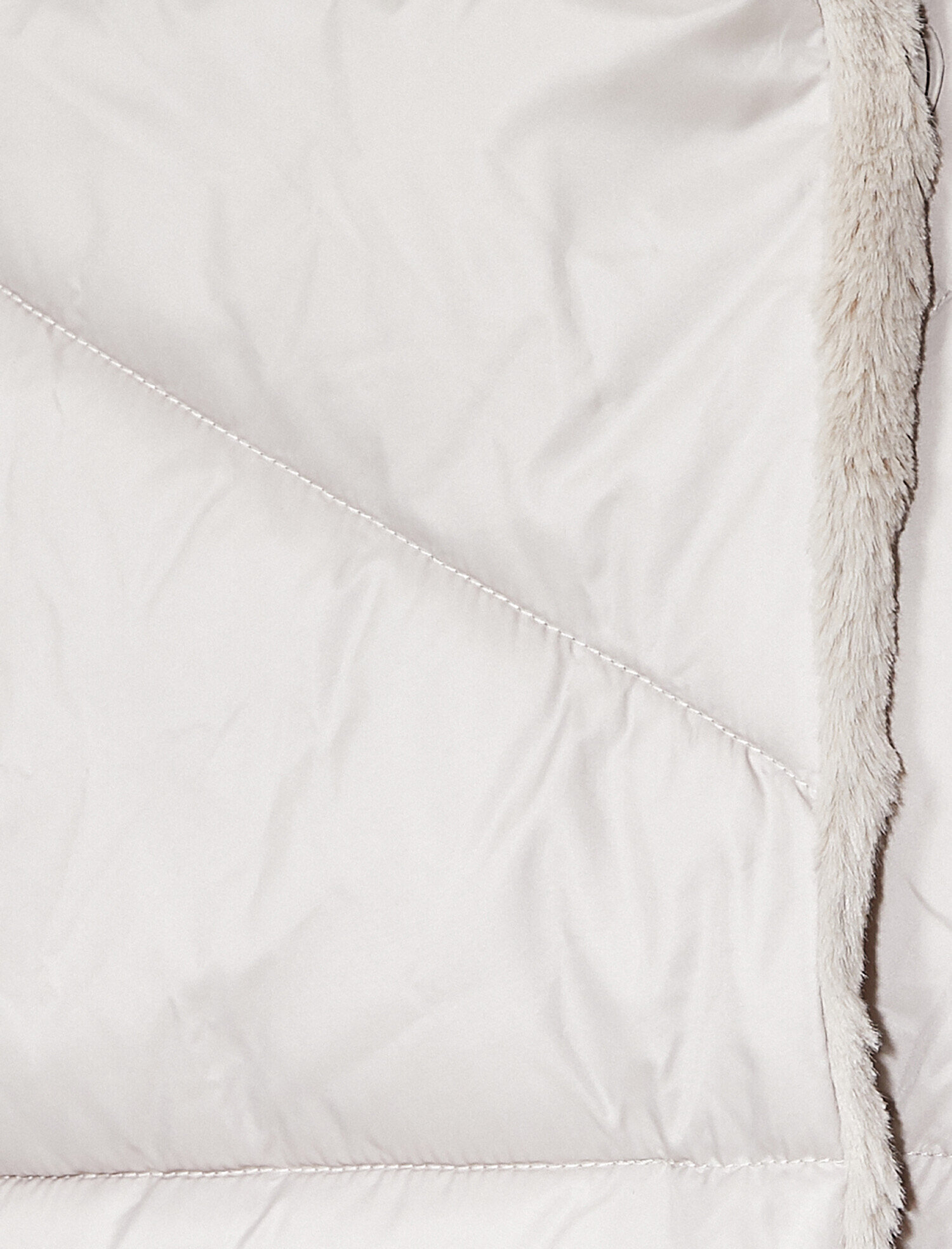   Kapüşonlu İçi Peluş Çıtçıtlı Oversize Şişme Mont