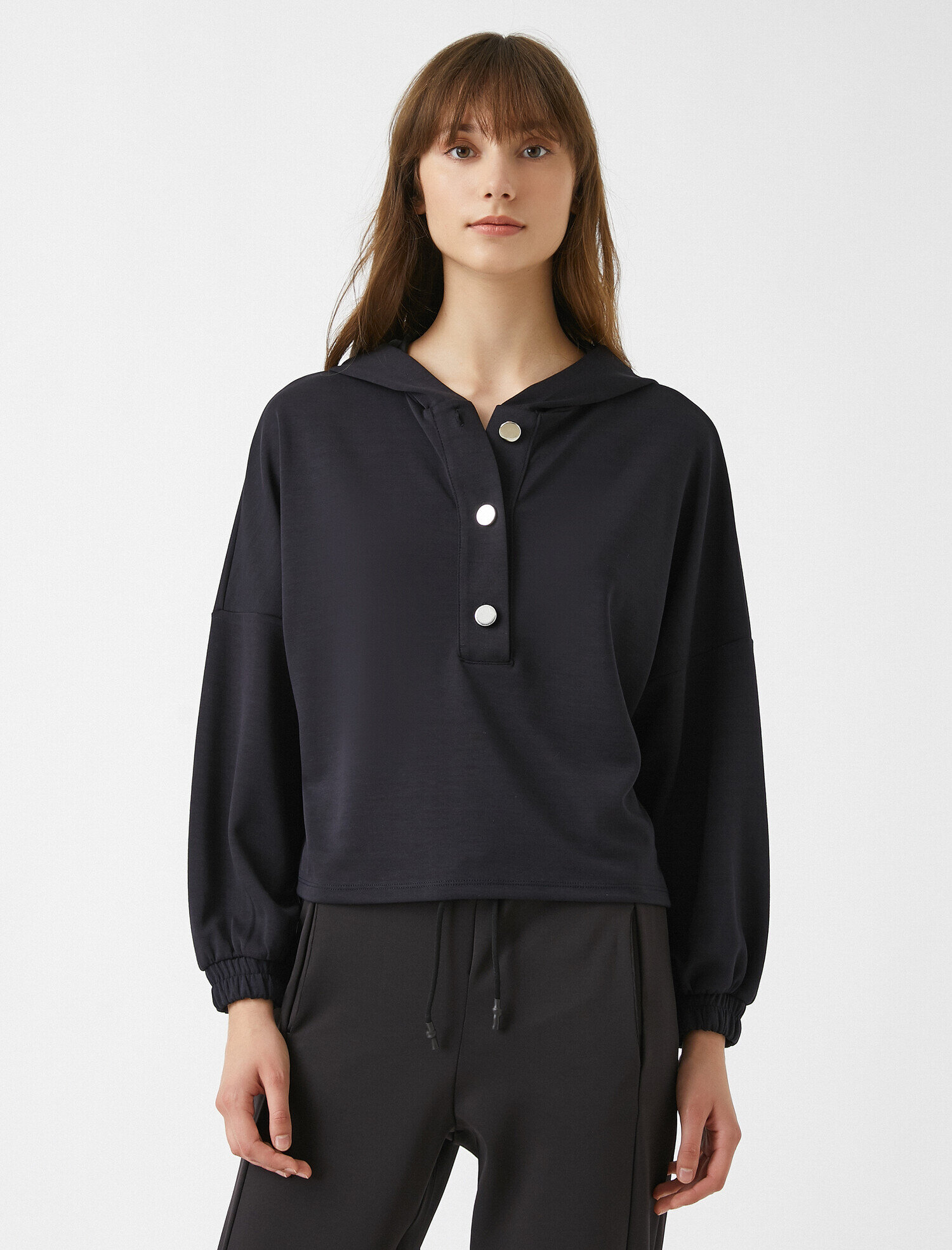 Kapüşonlu Sweatshirt Yakası Düğmeli