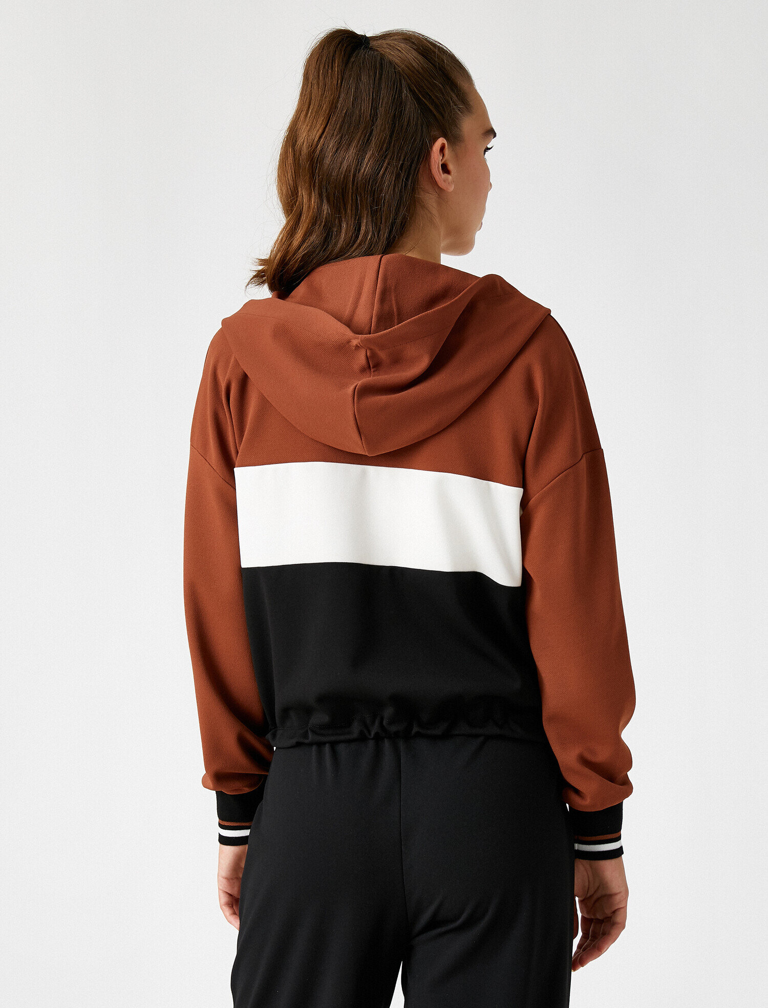   Renk Bloklu Kapüşonlu Yakası Fermuarlı Beli Bağcıklı Sweatshirt