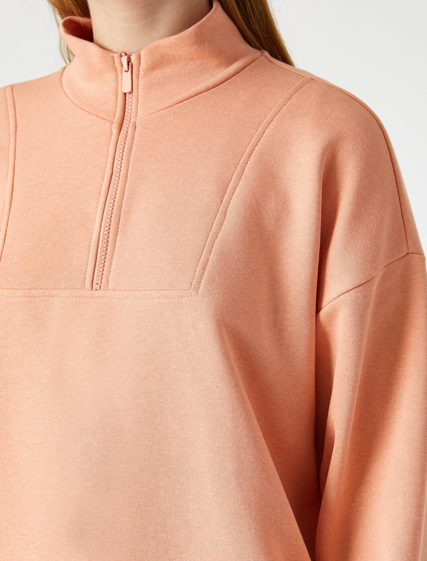 Yakası Fermuarlı Sloganlı Dik Yaka Sweatshirt