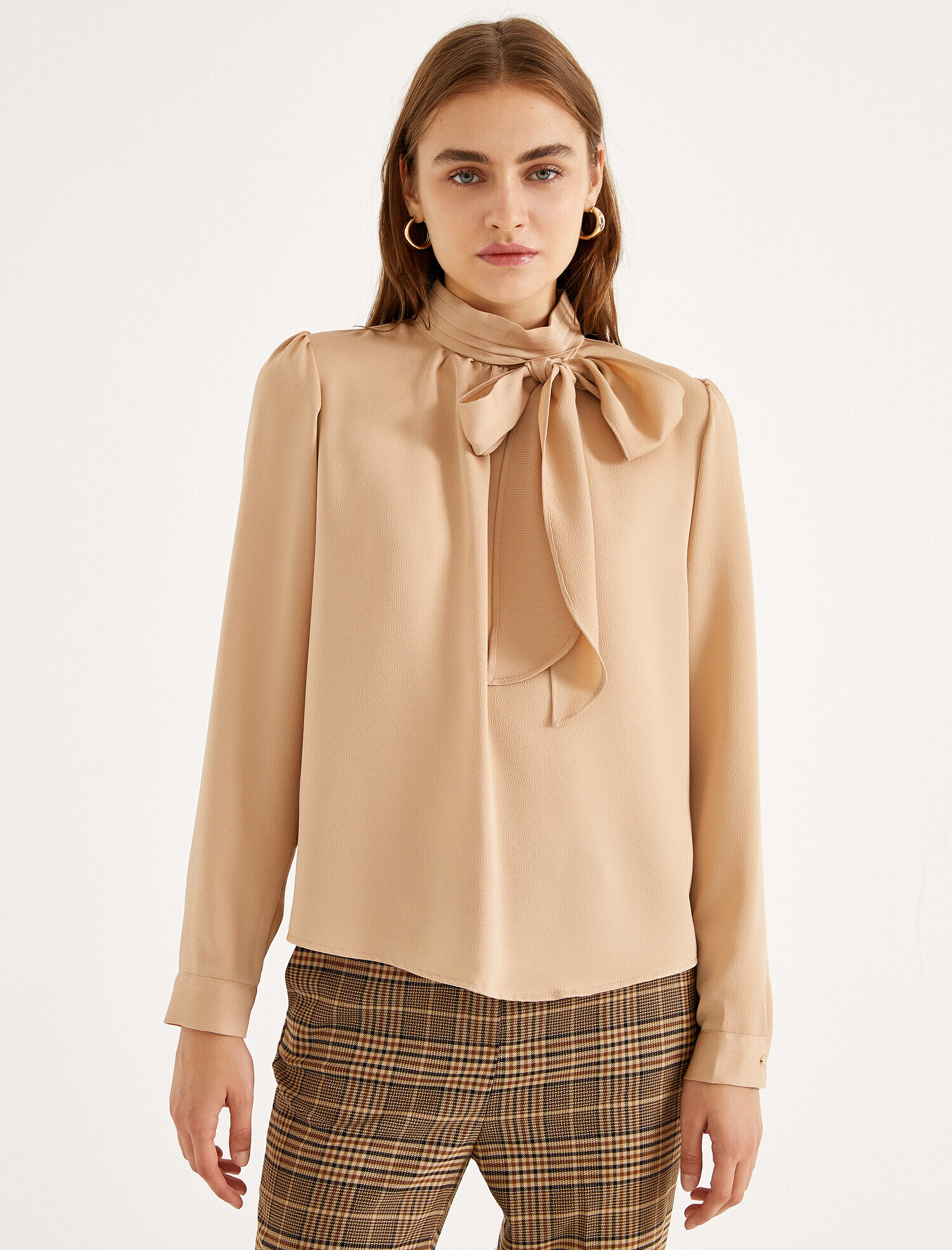   Boyundan Kuşaklı Bluz Pileli