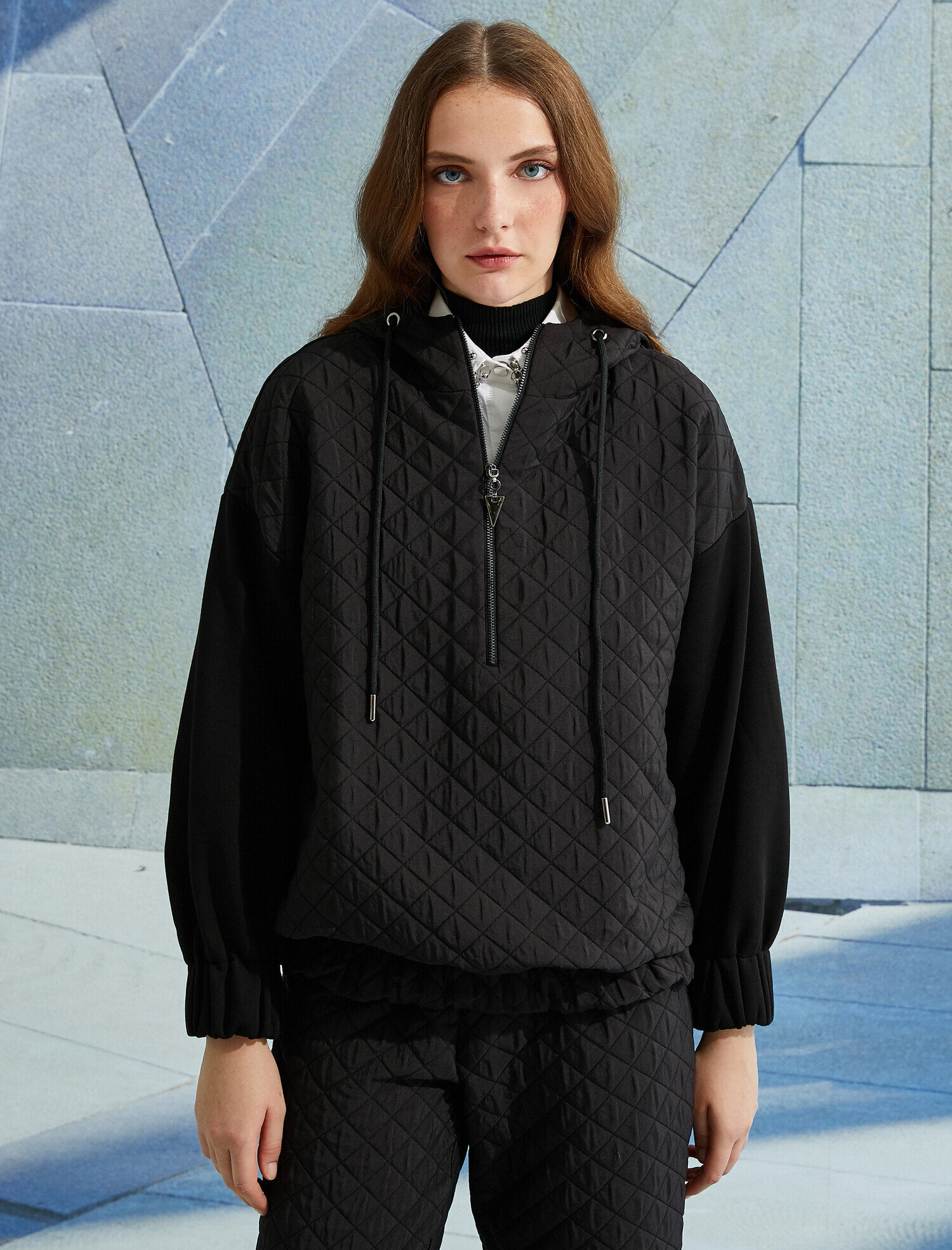   Yakası Fermuarlı Kapitoneli Uzun Kollu Bluz