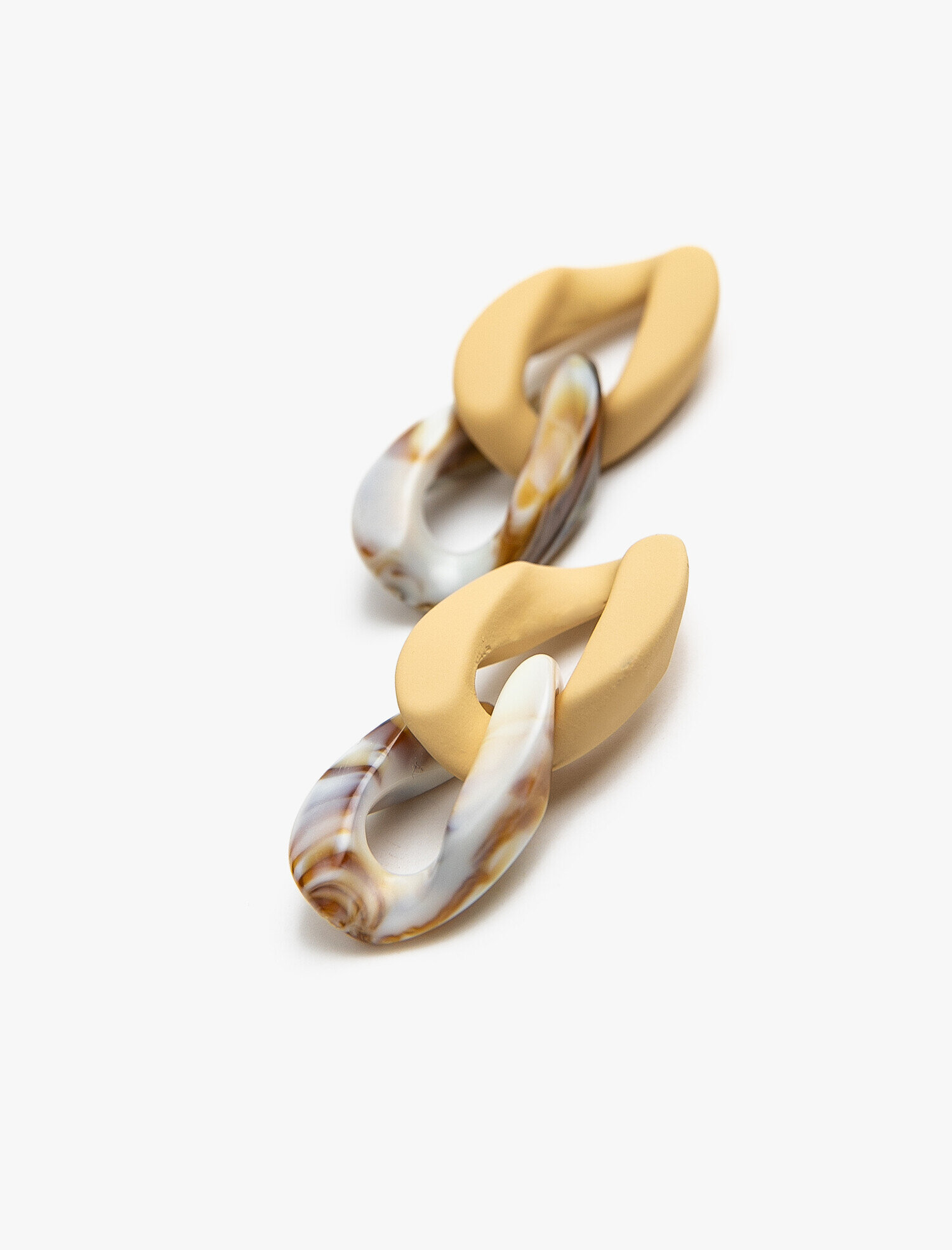  Kadın Taş Detaylı Küpe