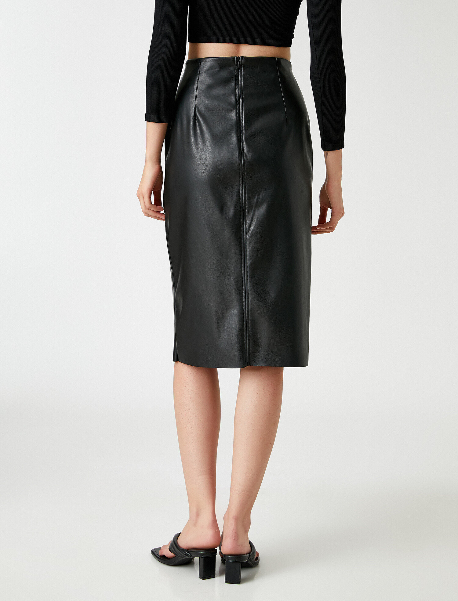   Yırtmaç Detaylı Suni Deri Etek Midi