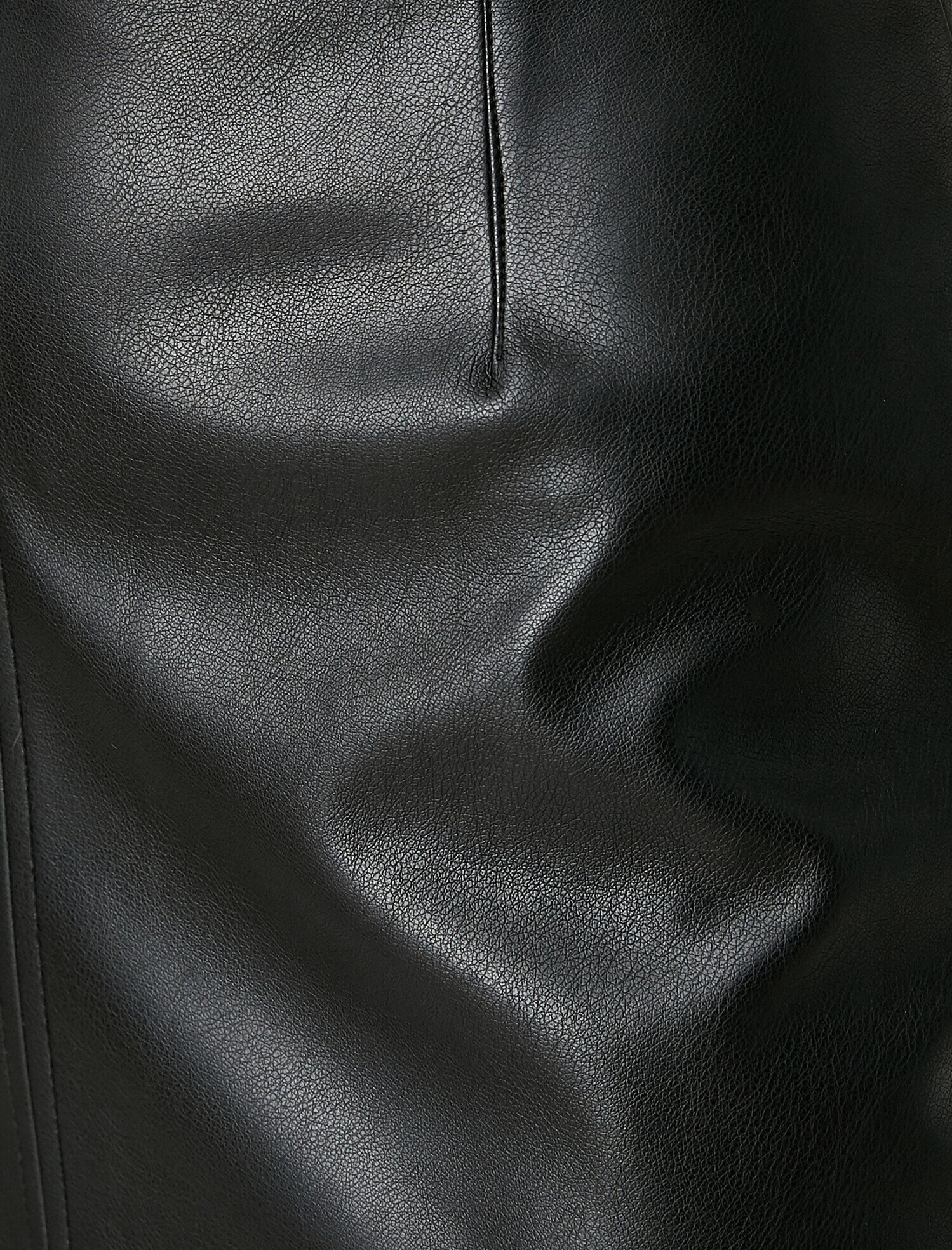   Yırtmaç Detaylı Suni Deri Etek Midi