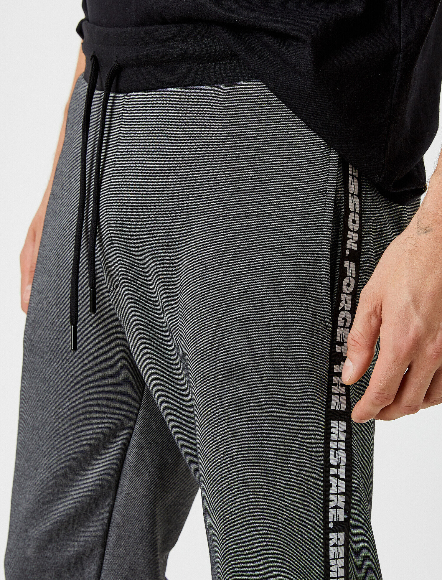   Şerit Baskılı Eşofman Altı