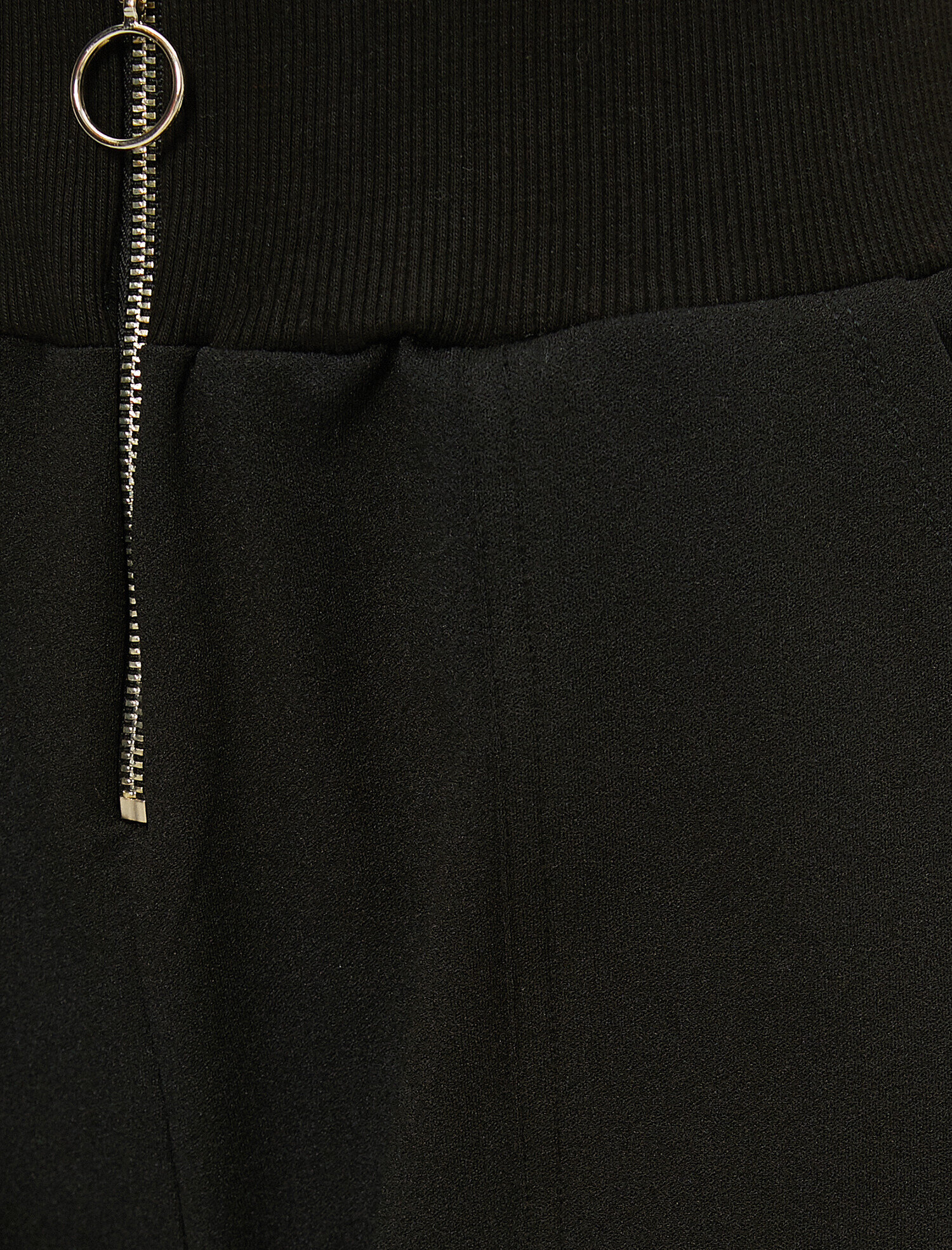   Fermuar Detaylı Pantolon