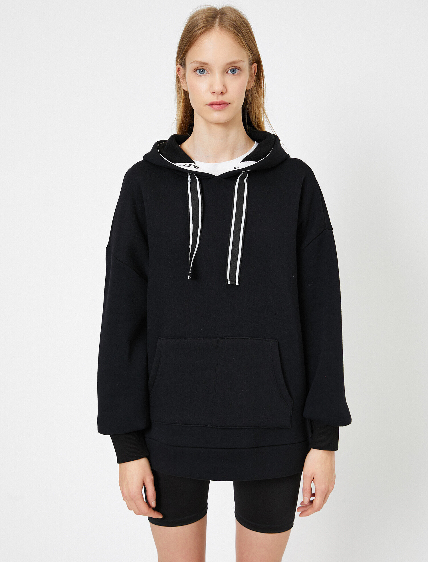   Kapüşon Detaylı Sweatshirt
