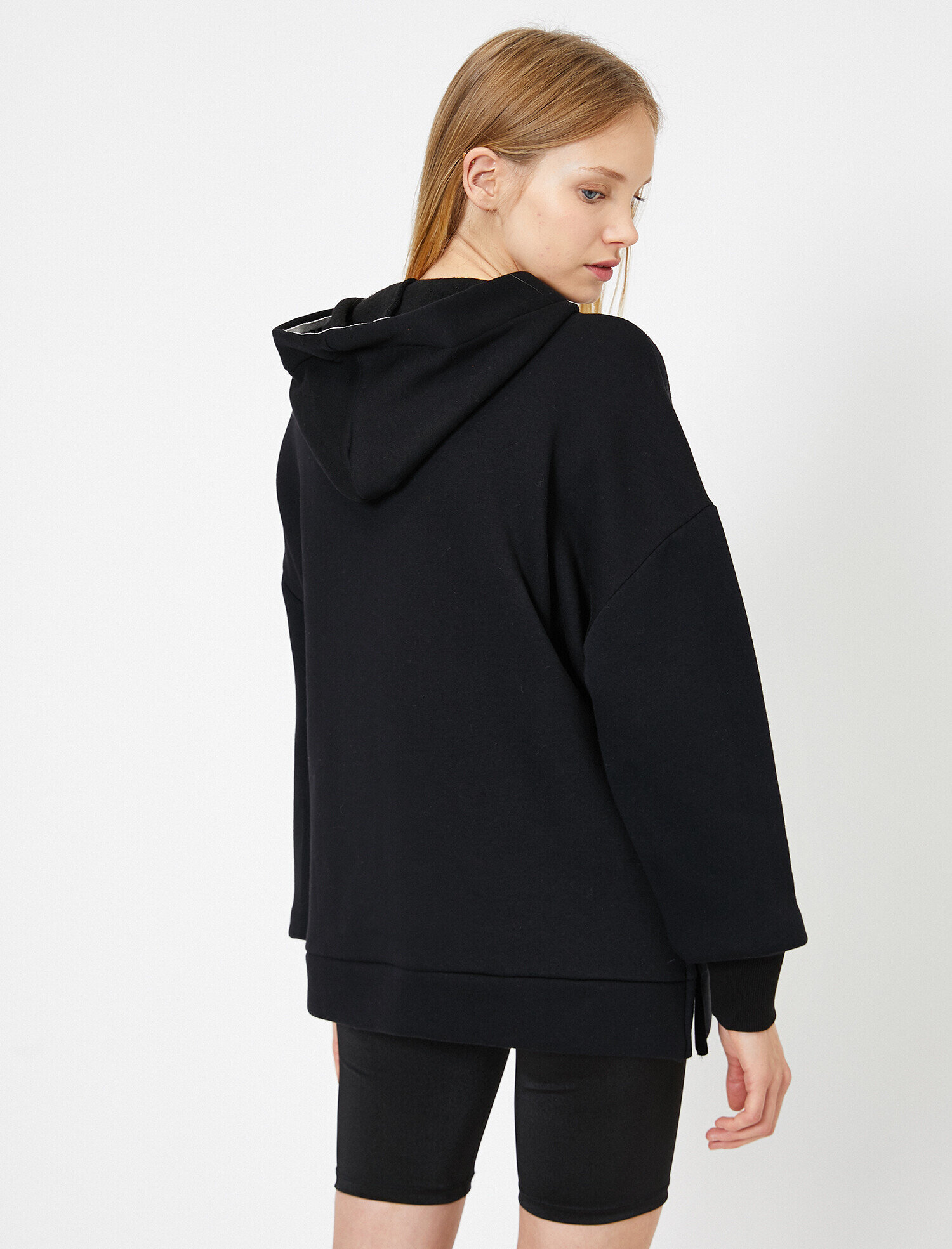   Kapüşon Detaylı Sweatshirt