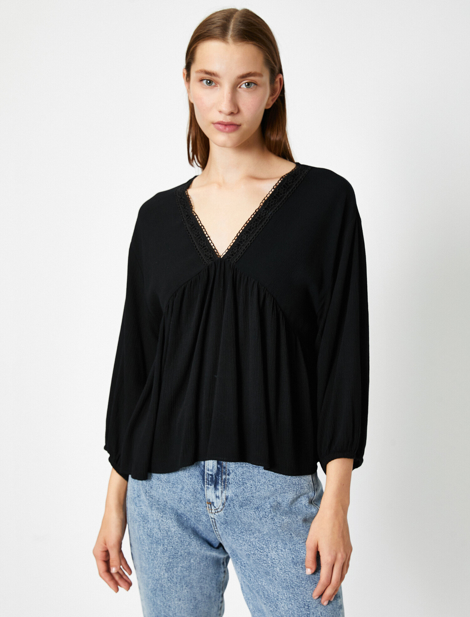   Uzun Kollu V Yaka Dantelli Bluz