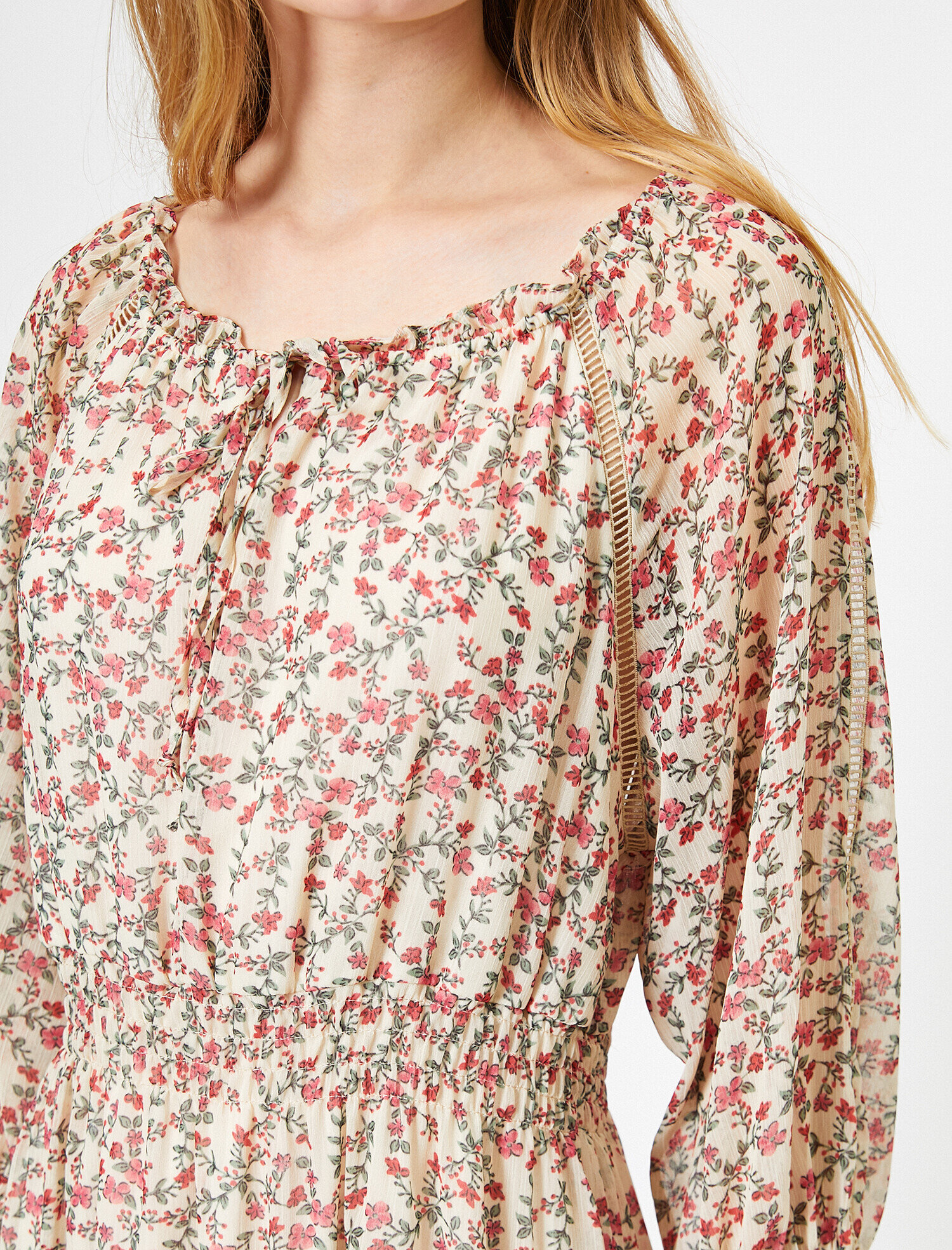   Çiçek Desenli Yakası Büzgülü Şifon Elbise