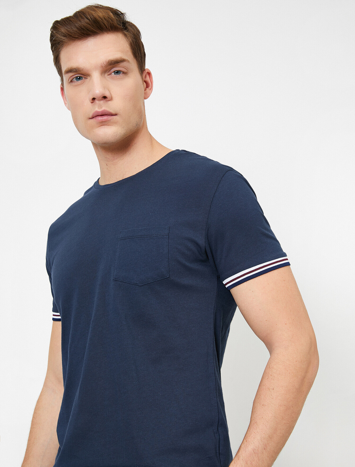 Bisiklet Yaka Kolları Şeritli Cep Detaylı Slim Fit Tişört