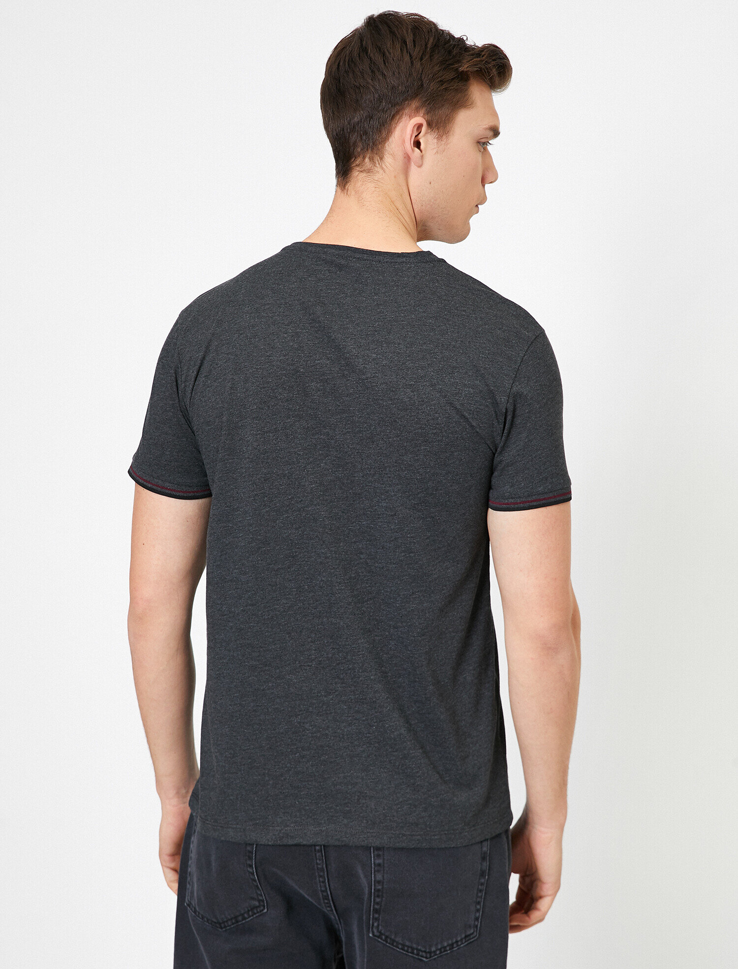 Bisiklet Yaka Kolları Şeritli Cep Detaylı Slim Fit Tişört