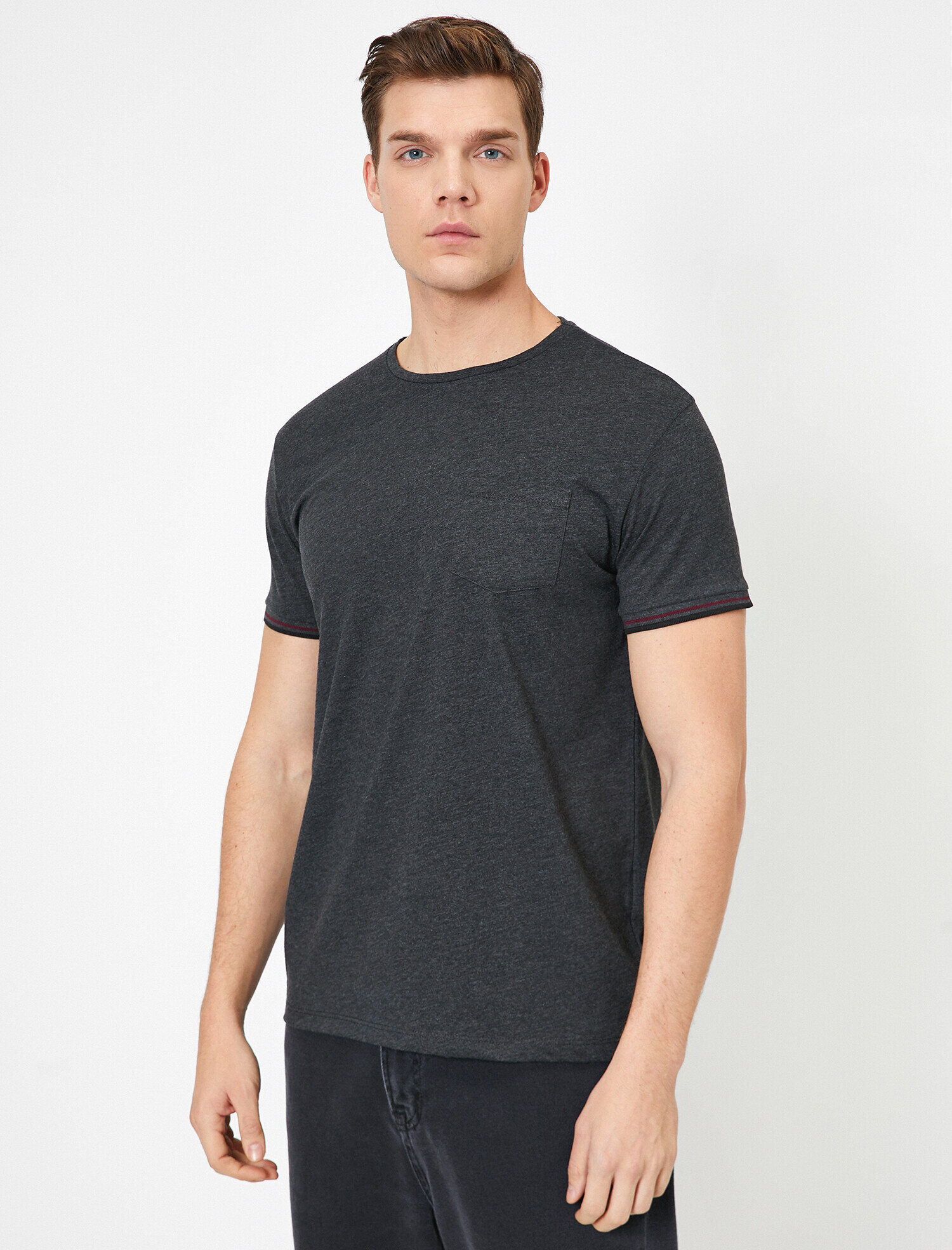 Bisiklet Yaka Kolları Şeritli Cep Detaylı Slim Fit Tişört