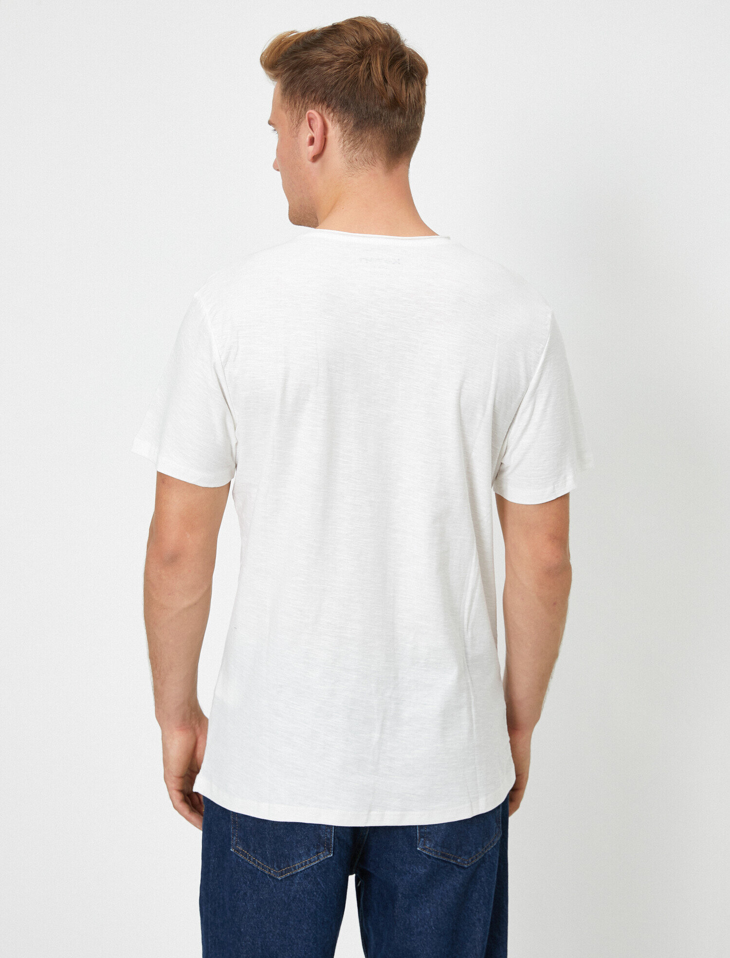   Basic Tişört V Yaka Kısa Kollu Cep Detaylı