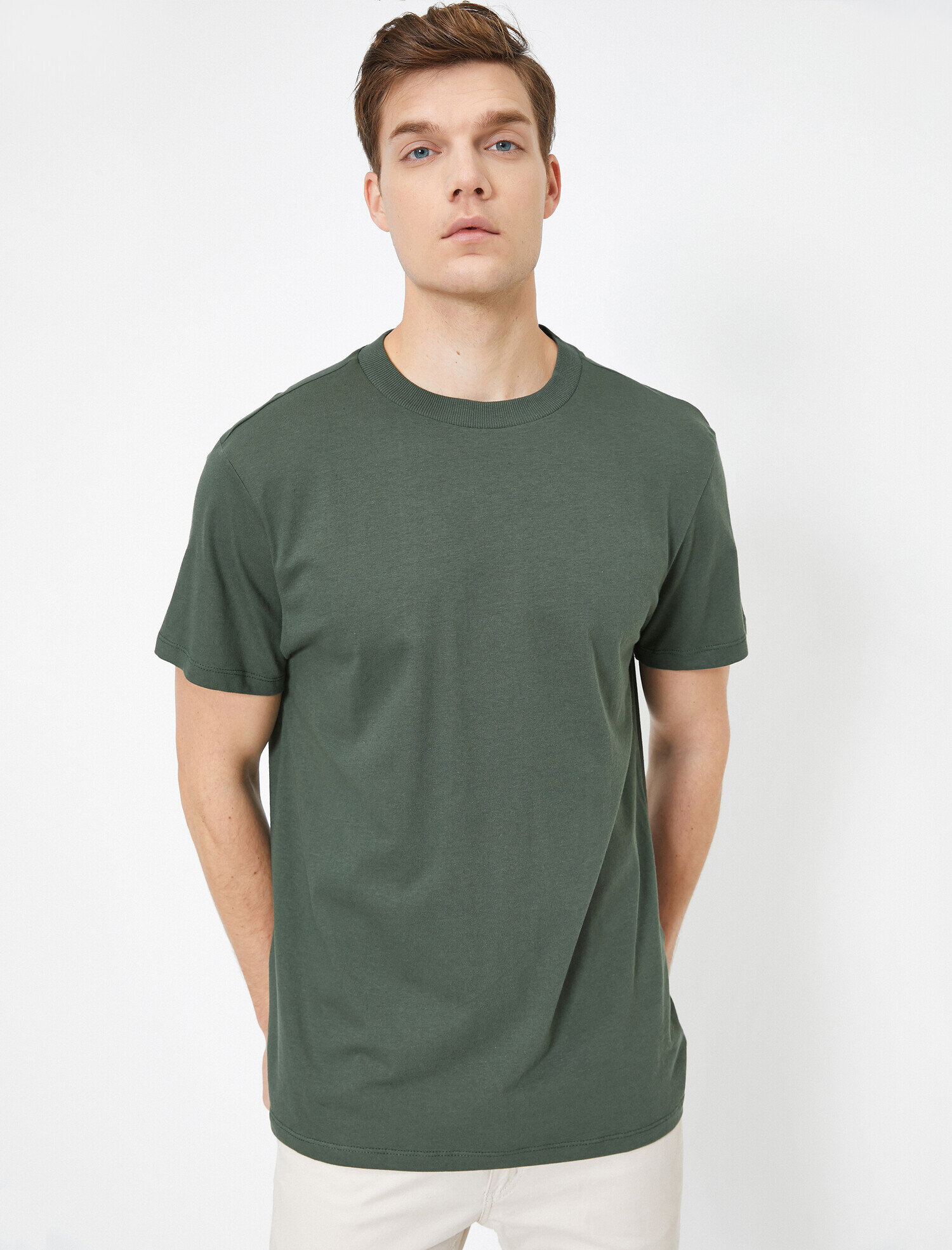   Yüksek Yaka Rahat Kesim Basic Tişört