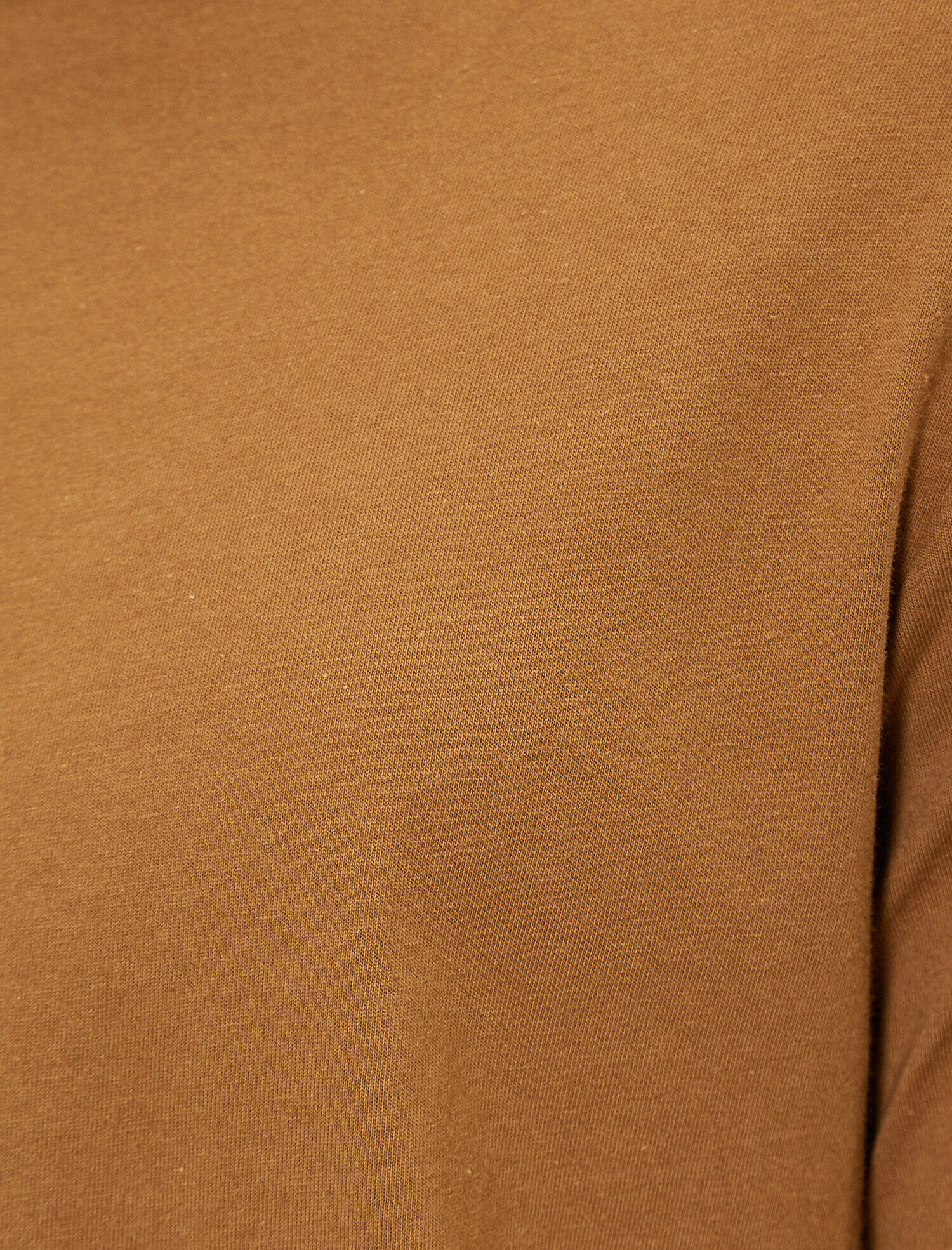   Yüksek Yaka Rahat Kesim Basic Tişört