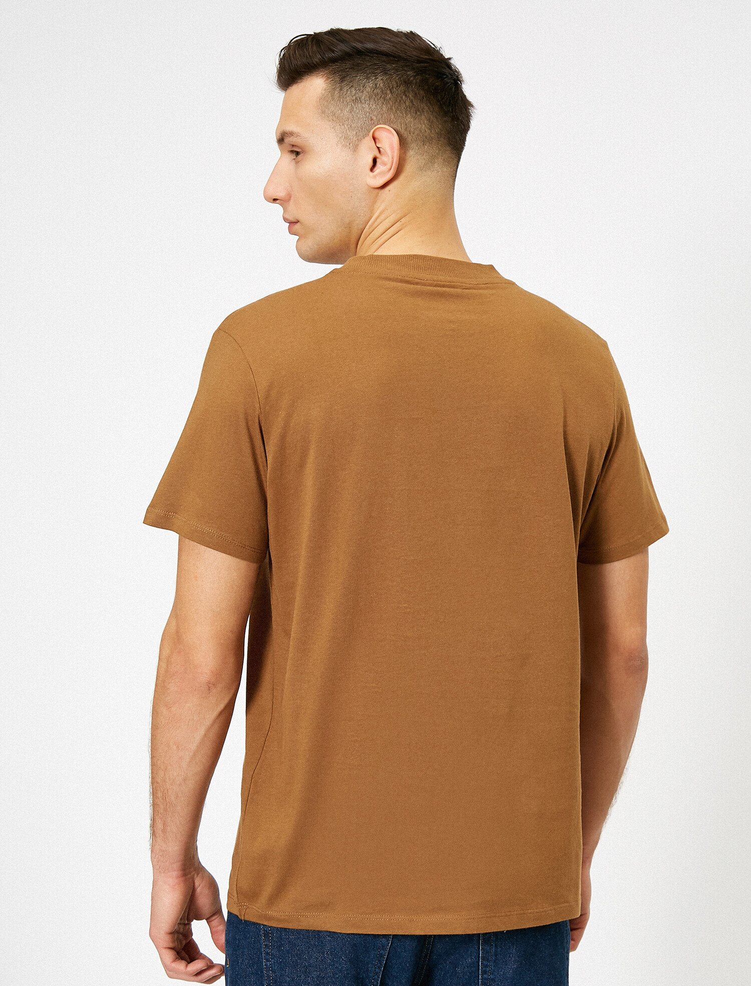   Yüksek Yaka Rahat Kesim Basic Tişört