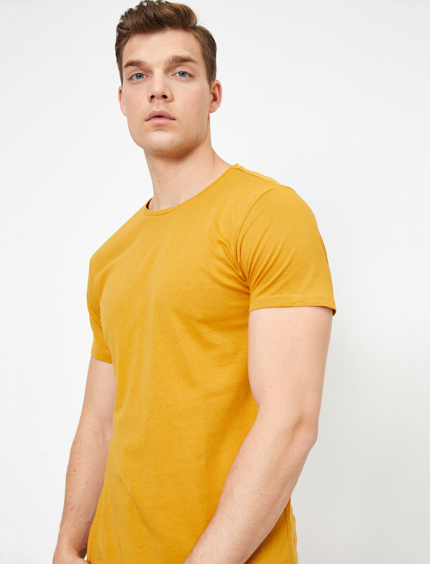 Bisiklet Yaka Pamuklu Dar Kesim Basic Tişört