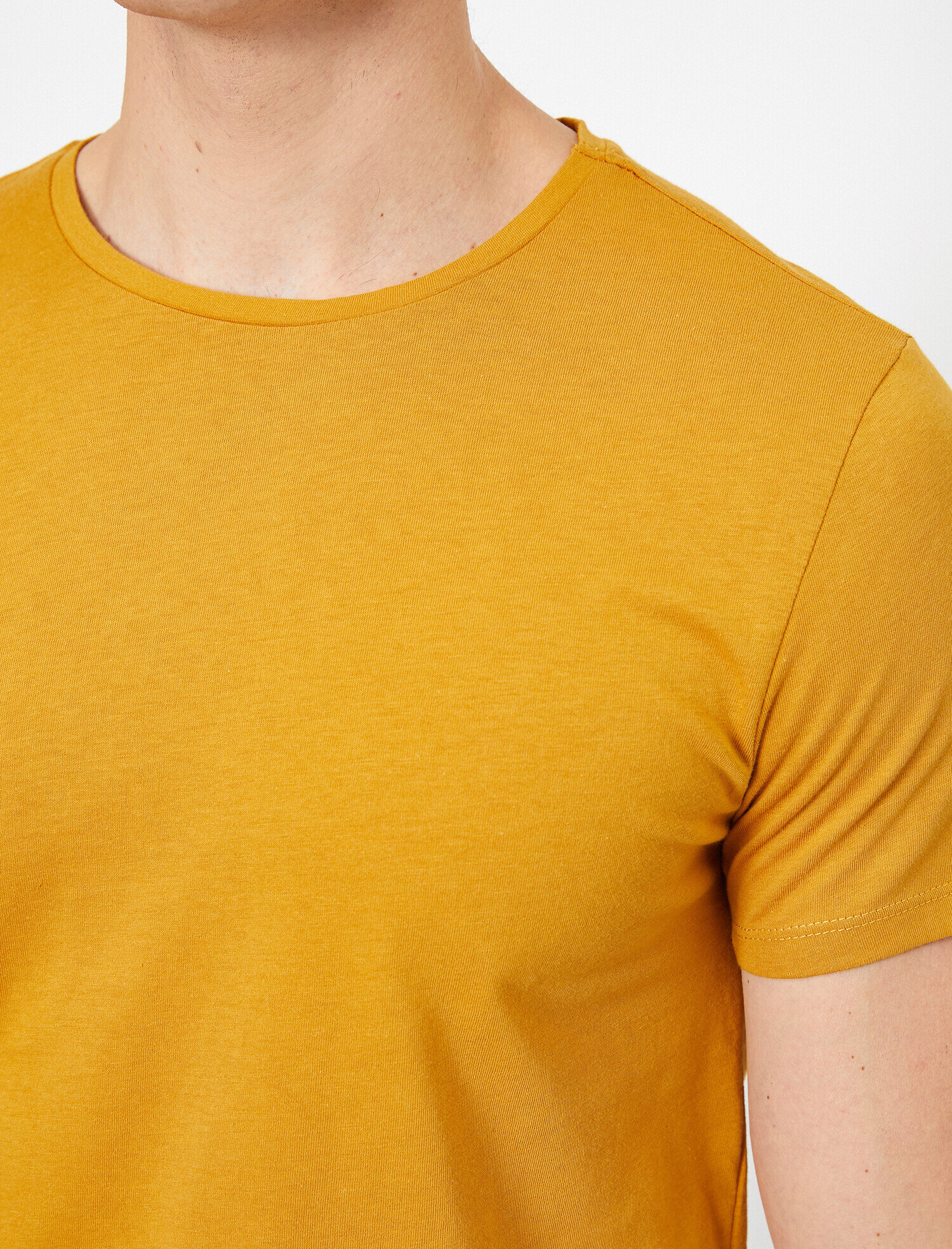 Bisiklet Yaka Pamuklu Dar Kesim Basic Tişört