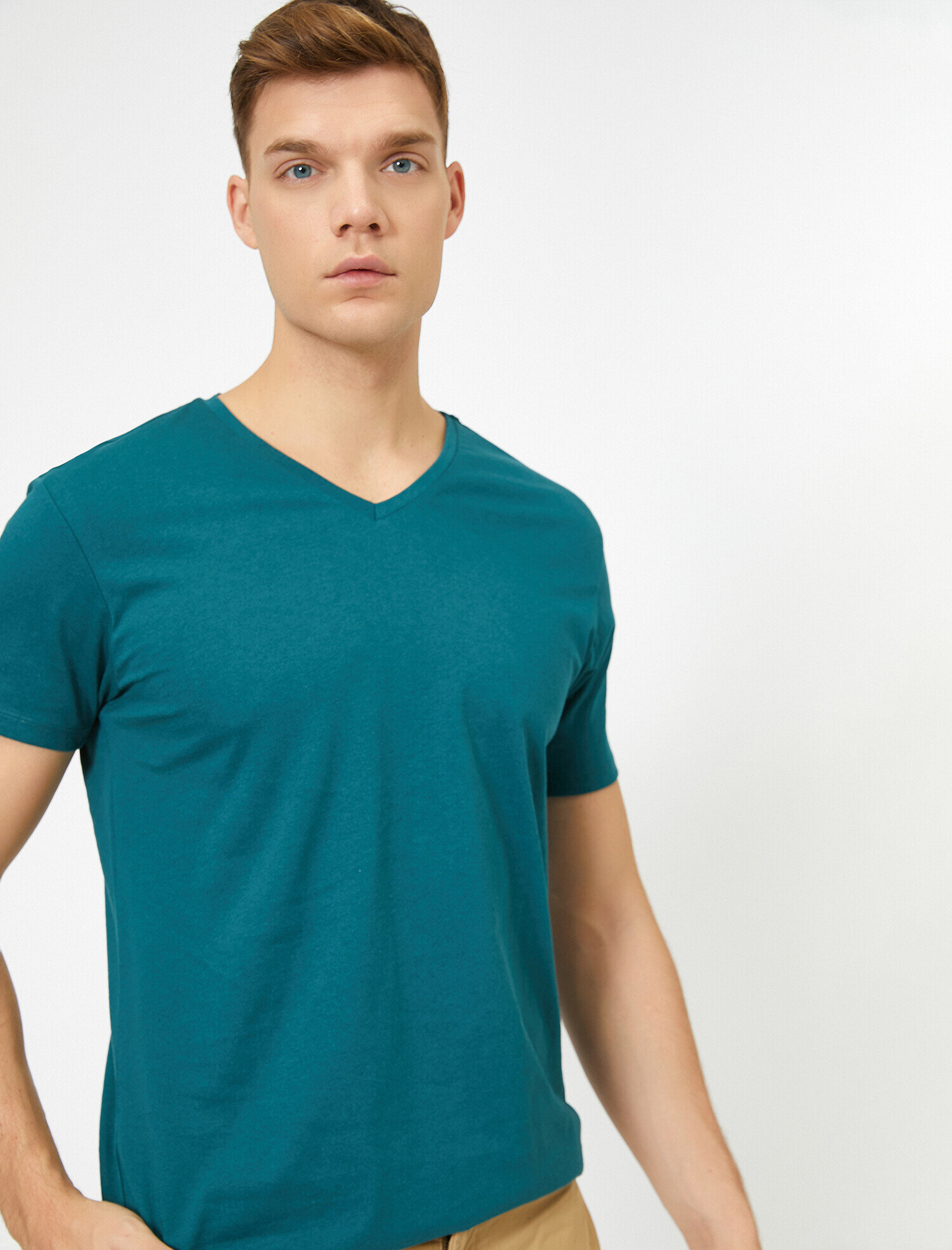   V Yaka Pamuklu Dar Kesim Basic Tişört