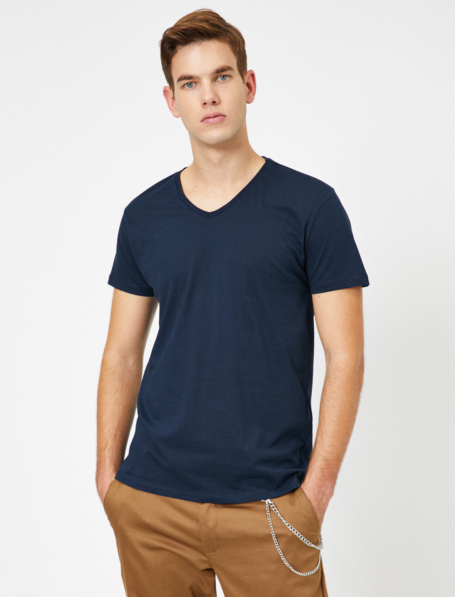   V Yaka Pamuklu Dar Kesim Basic Tişört