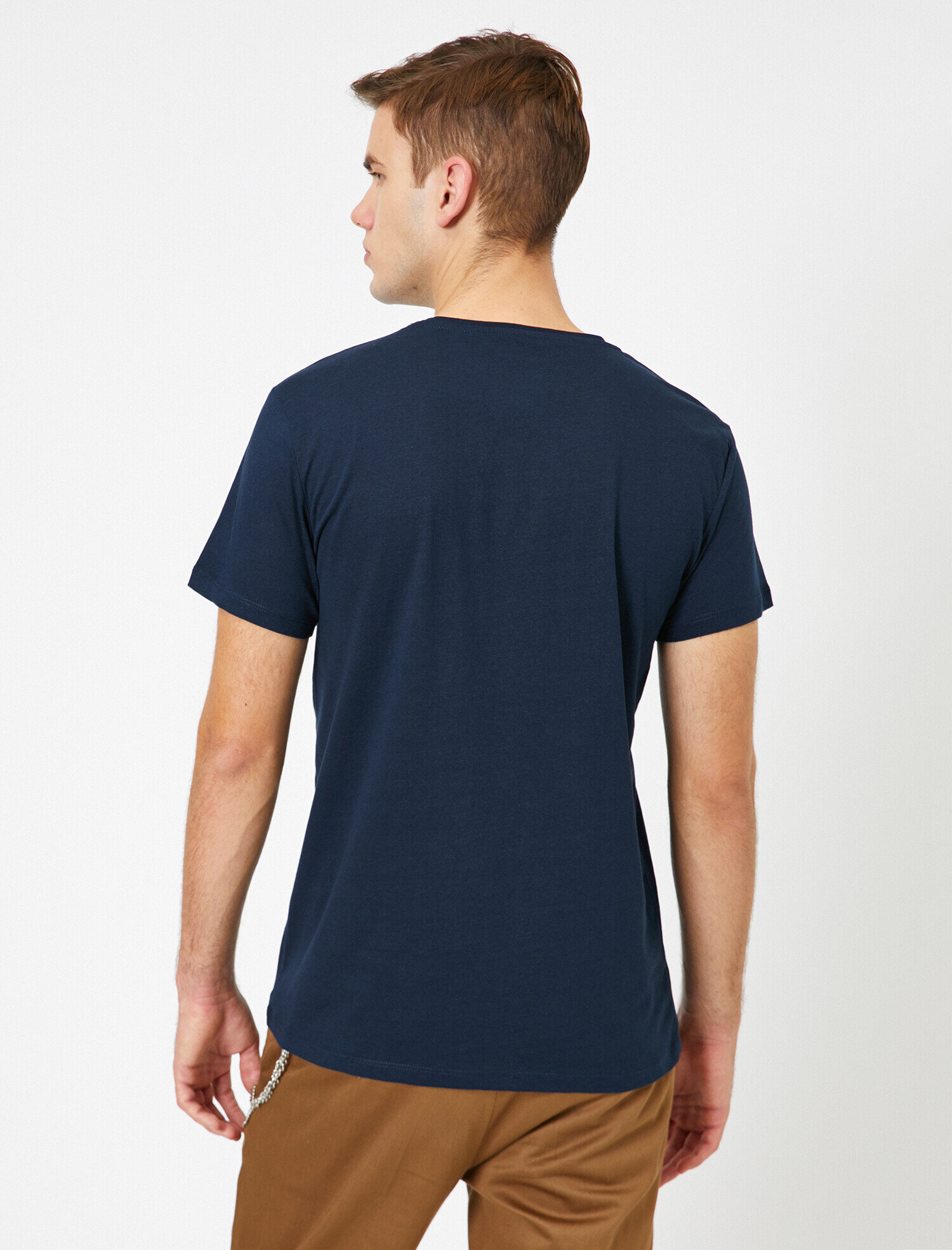   V Yaka Pamuklu Dar Kesim Basic Tişört