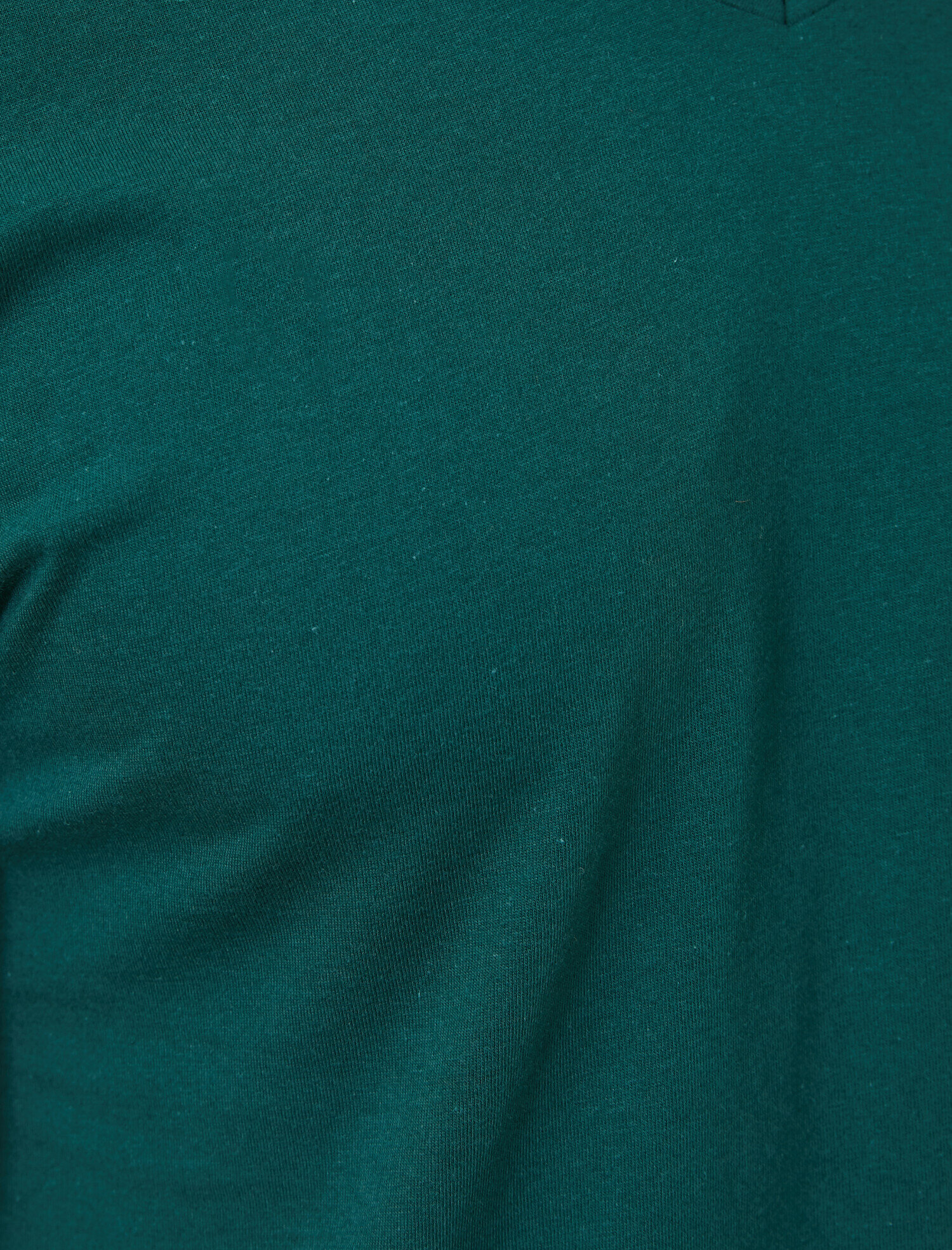   V Yaka Pamuklu Dar Kesim Basic Tişört