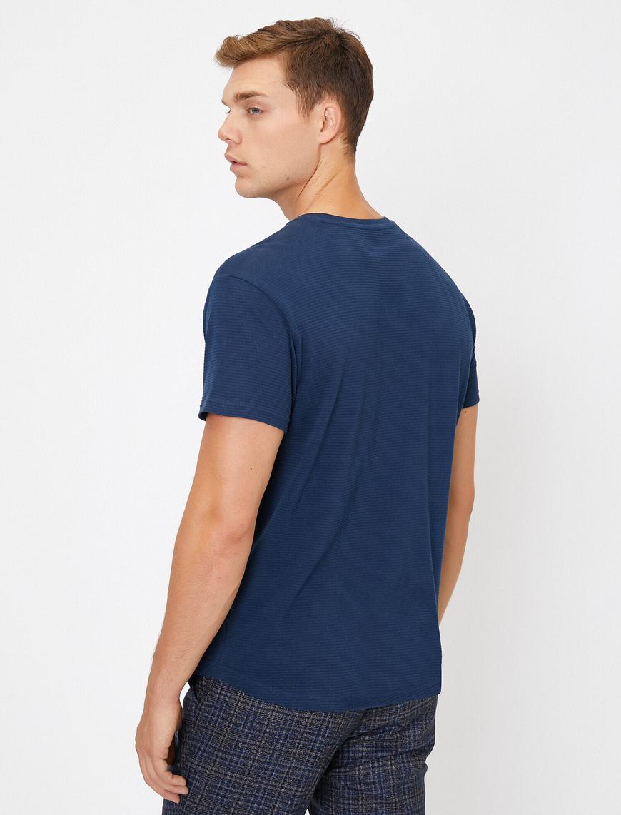   Bisiklet Yaka Çizgili Desenli Cep Detaylı Slim Fit Tişört