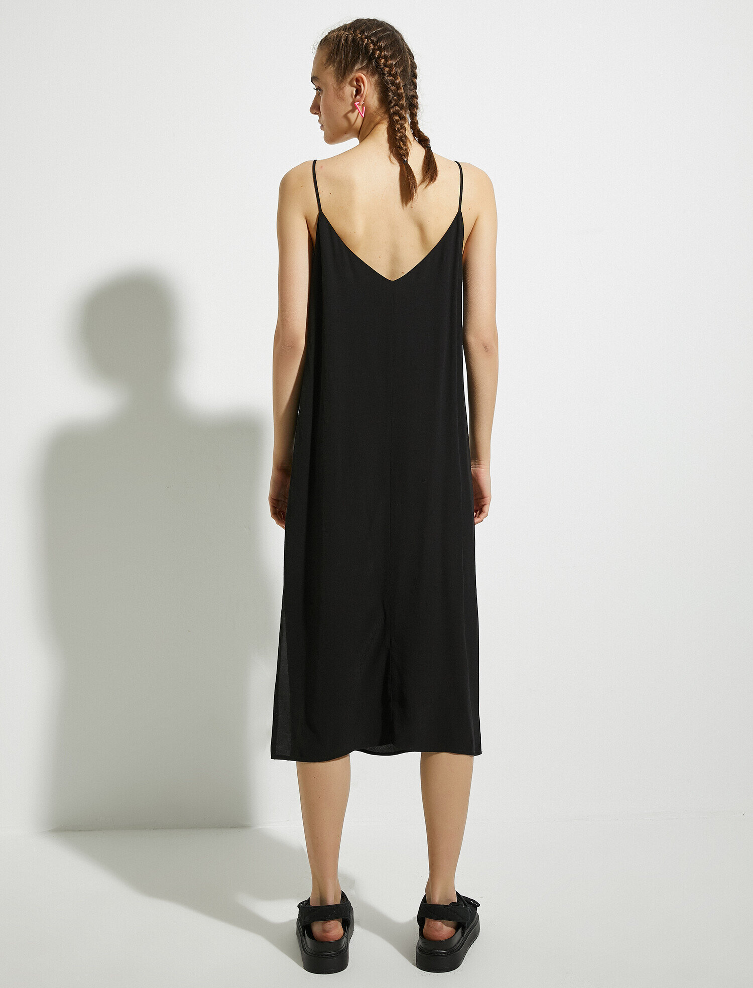   Yırtmaç Detaylı Elbise