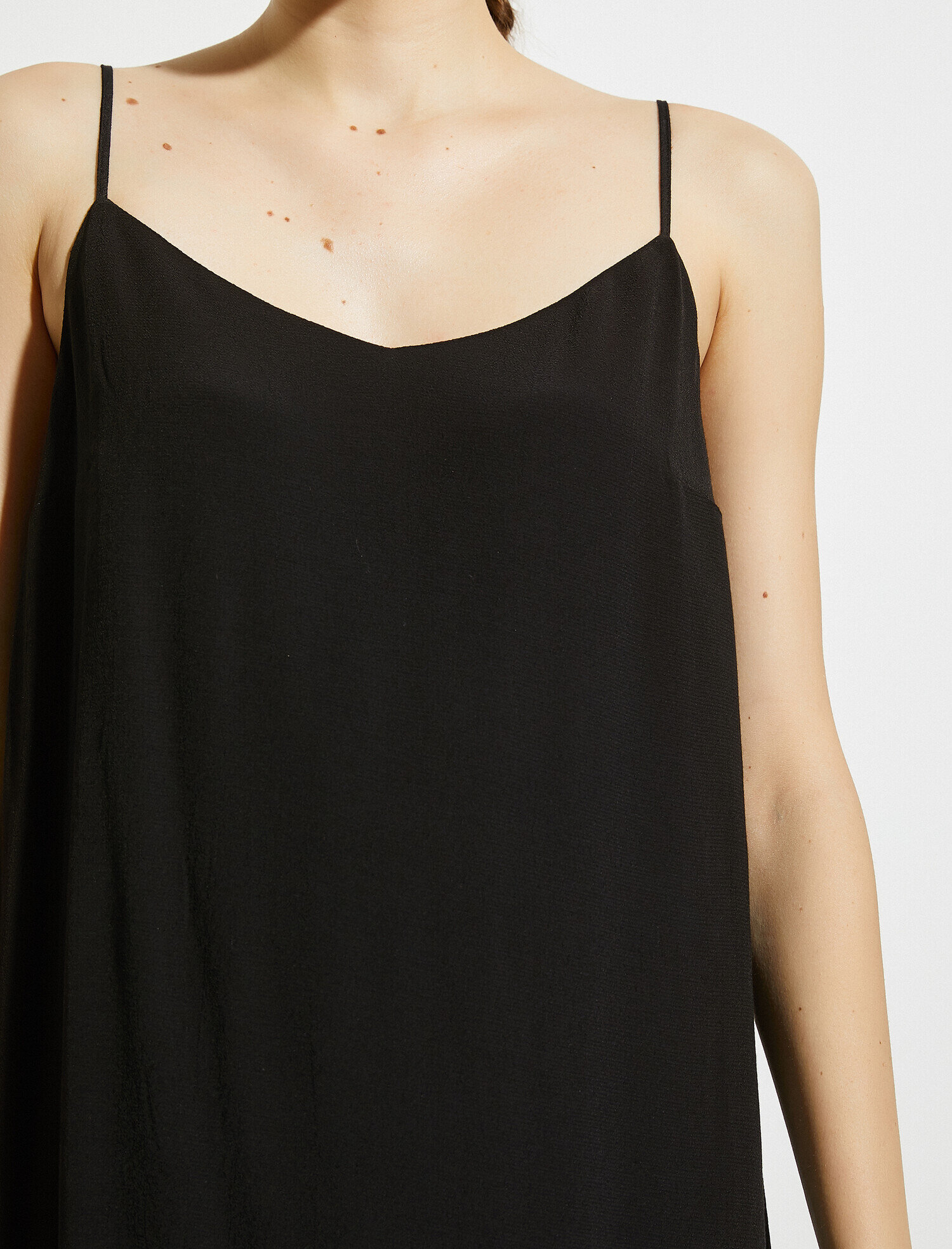   Yırtmaç Detaylı Elbise