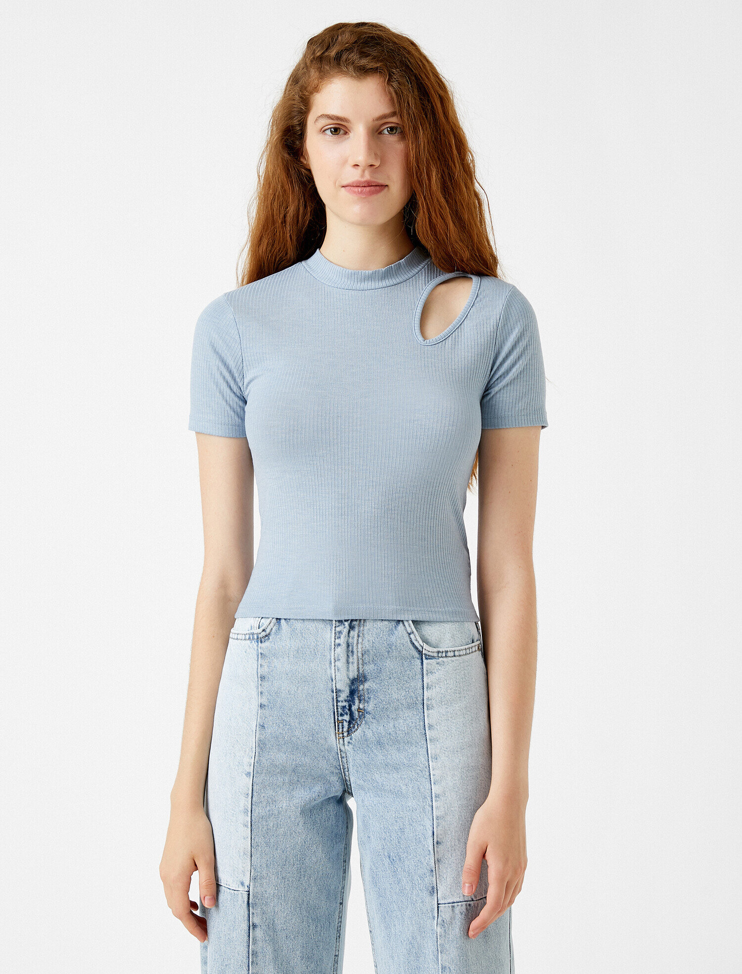   Kısa Kollu Tişört Pencere Detaylı