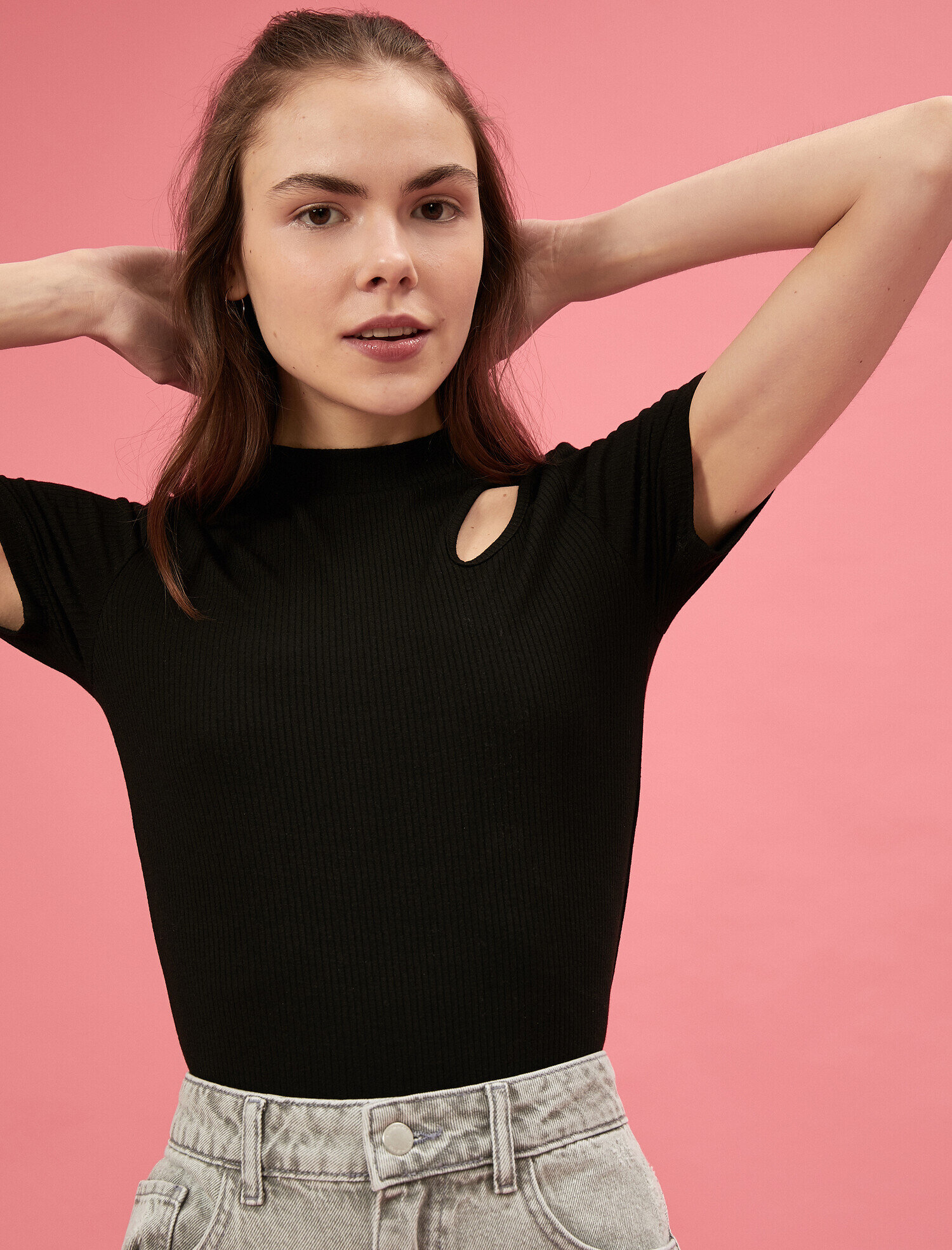   Kısa Kollu Tişört Pencere Detaylı